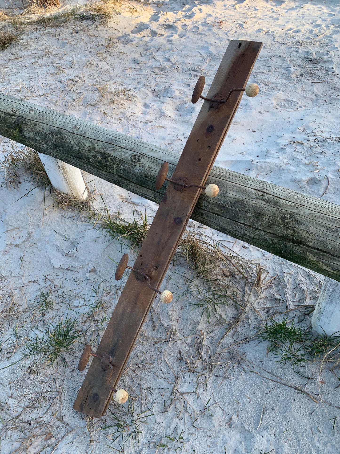 Französische Garderobe aus Holz