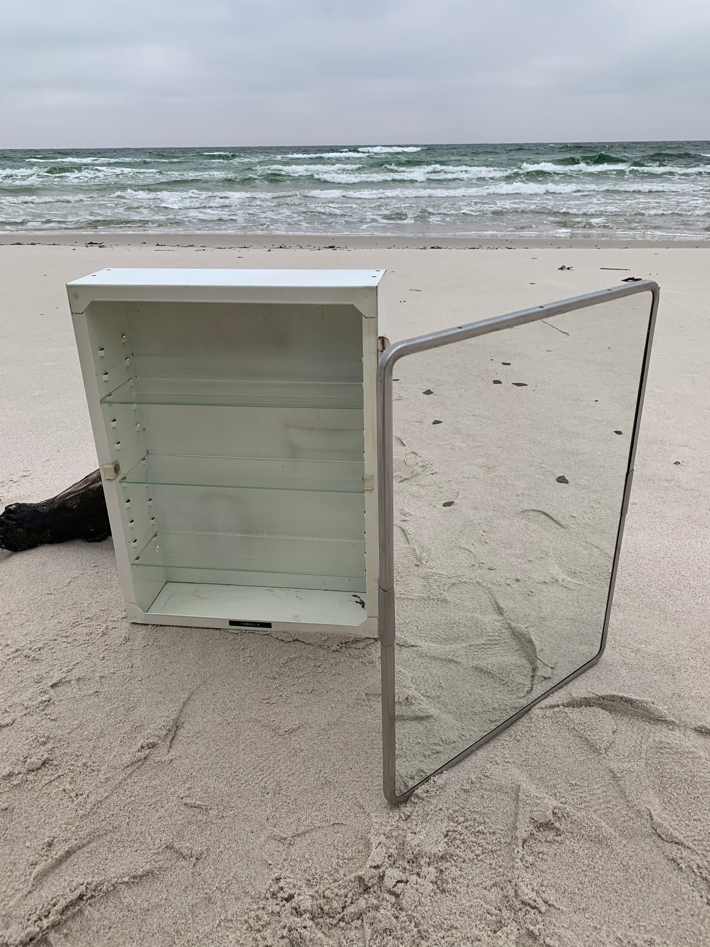 Medizinschrank mit Spiegel