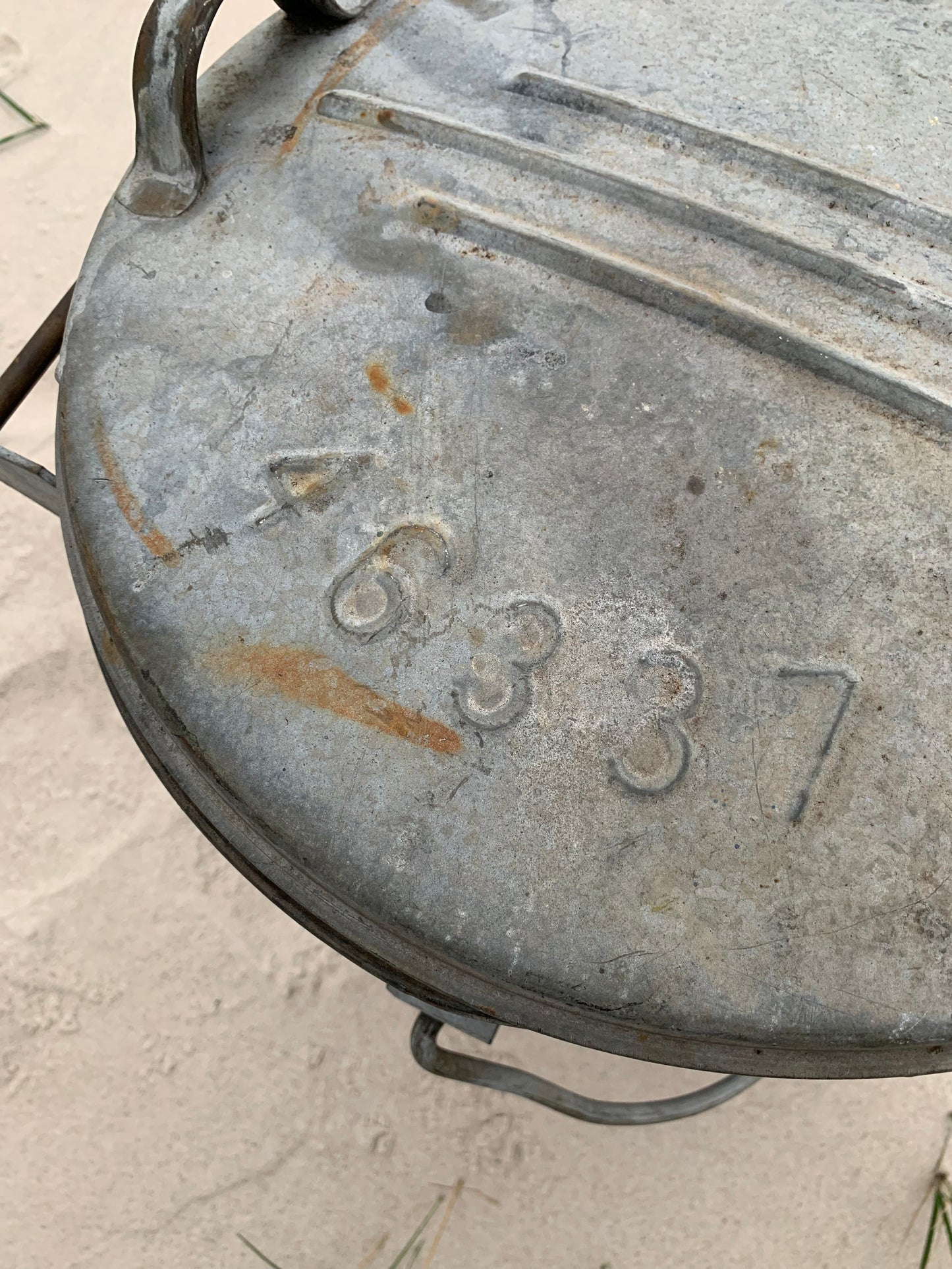 Französischer Zinkeimer mit Deckel