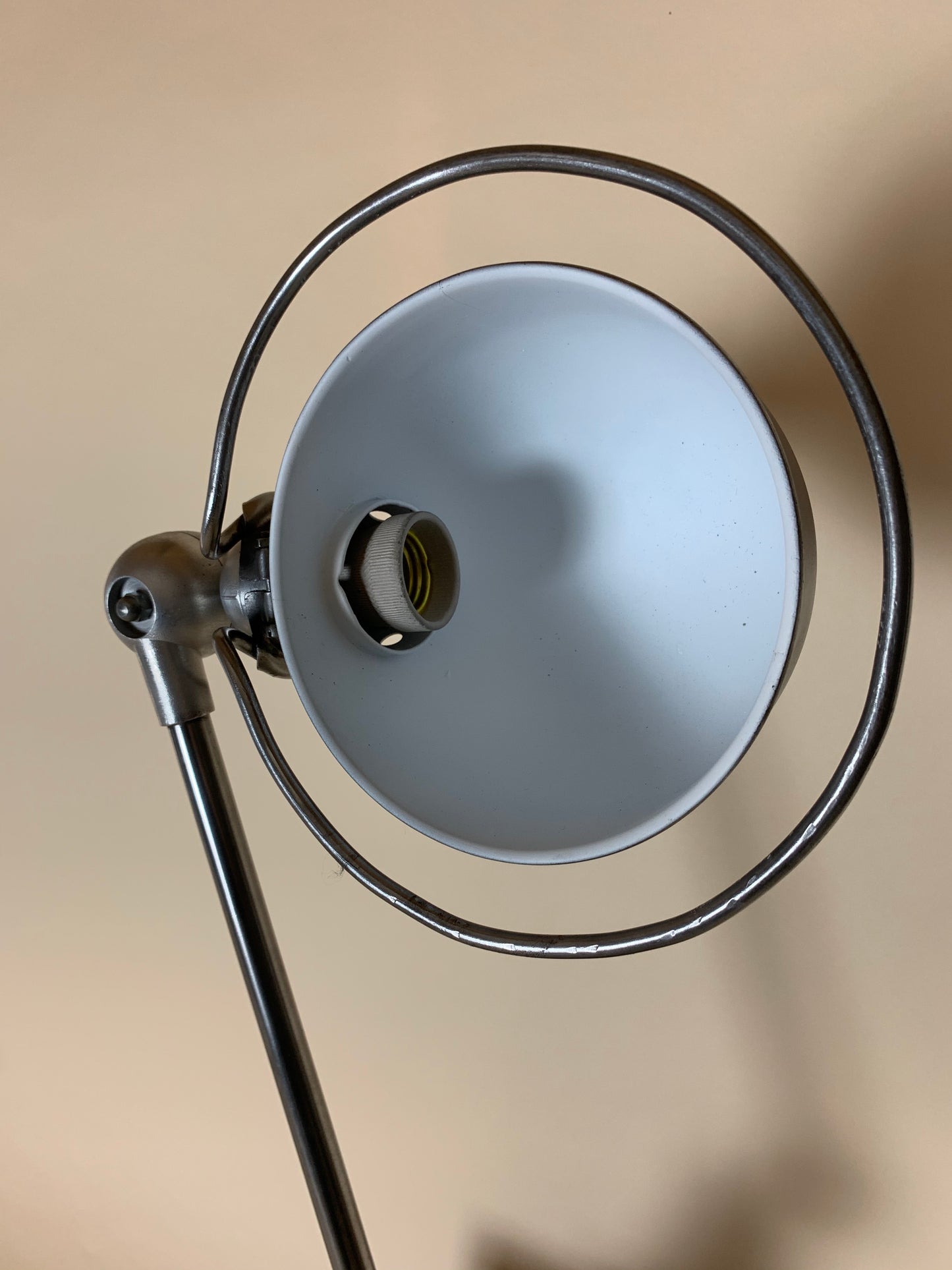 Jieldé-Lampe mit einem Arm und einem schönen Fuß