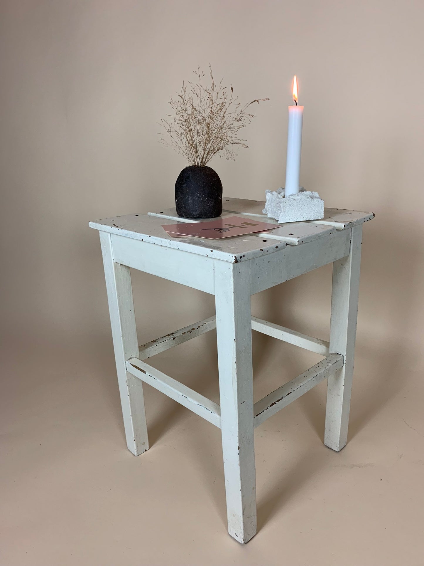 Alter Hocker mit schöner Patina