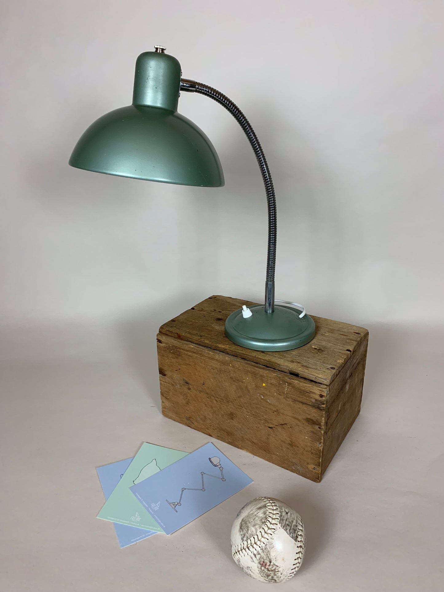 Schöne grüne französische Vintage Tischlampe