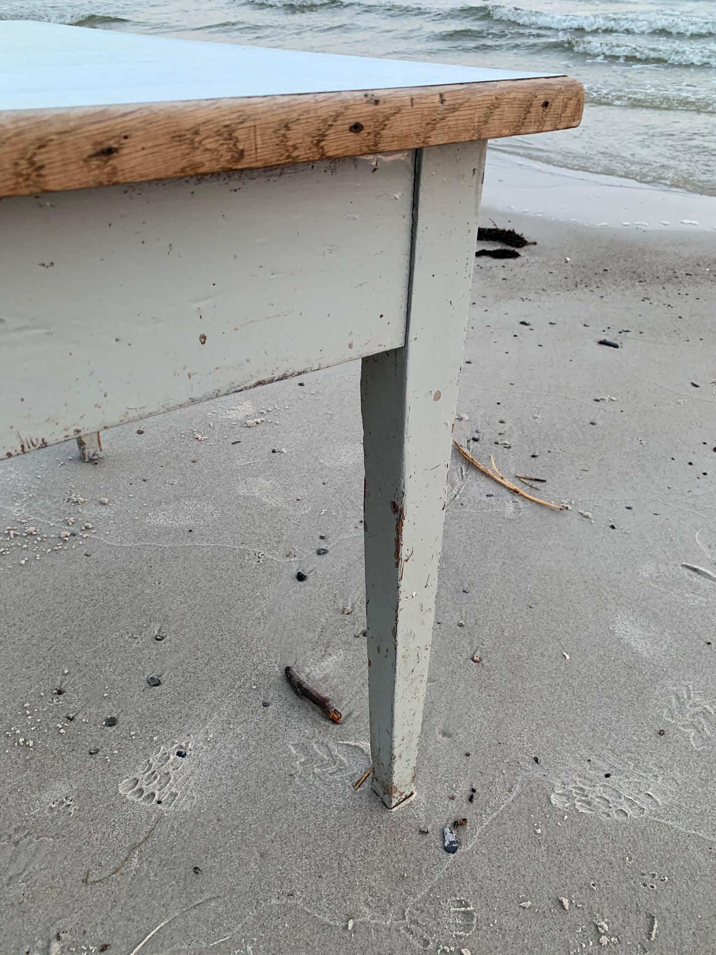 Tisch mit Patina