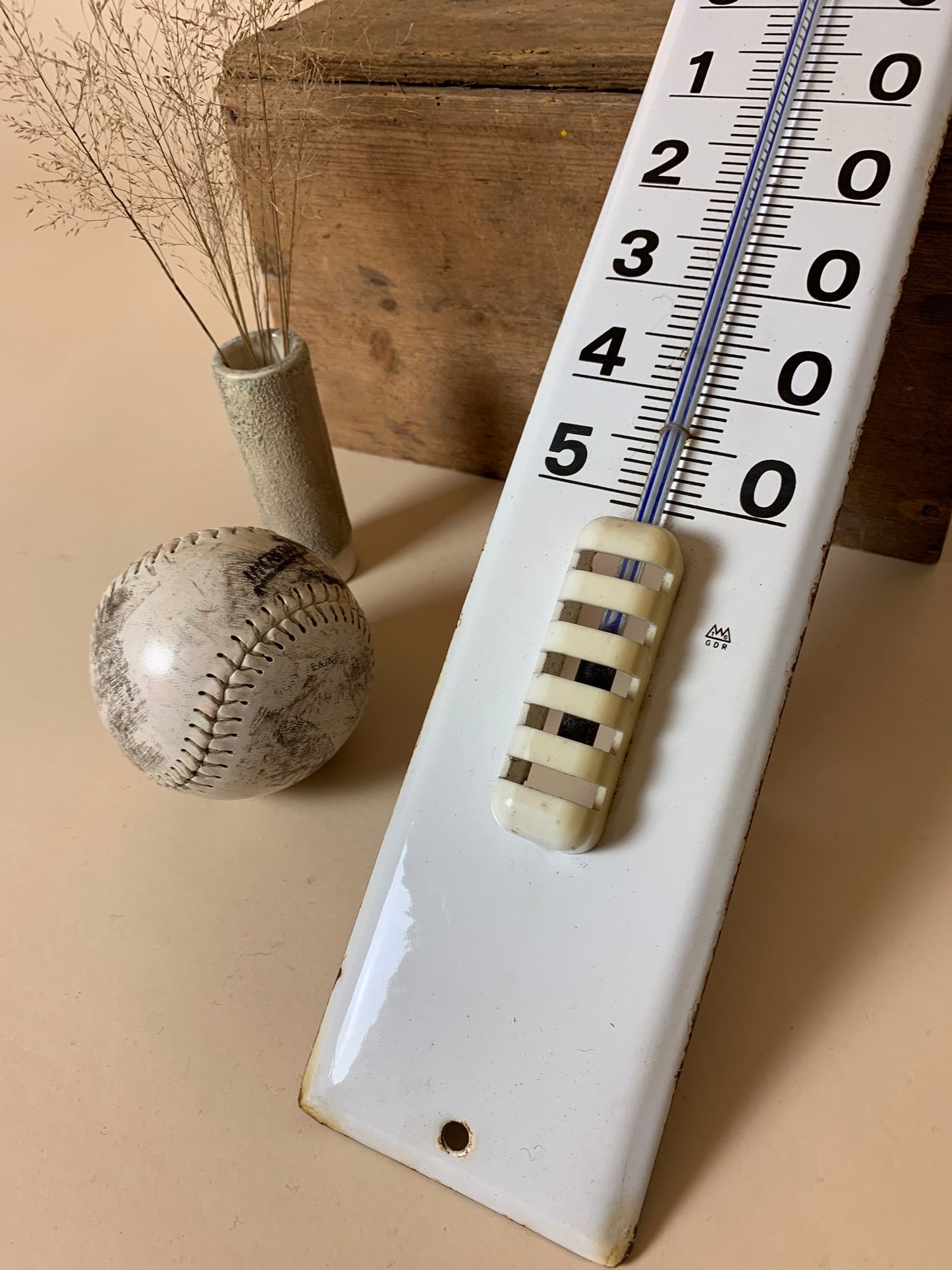 Schönes altes Emaille-Thermometer