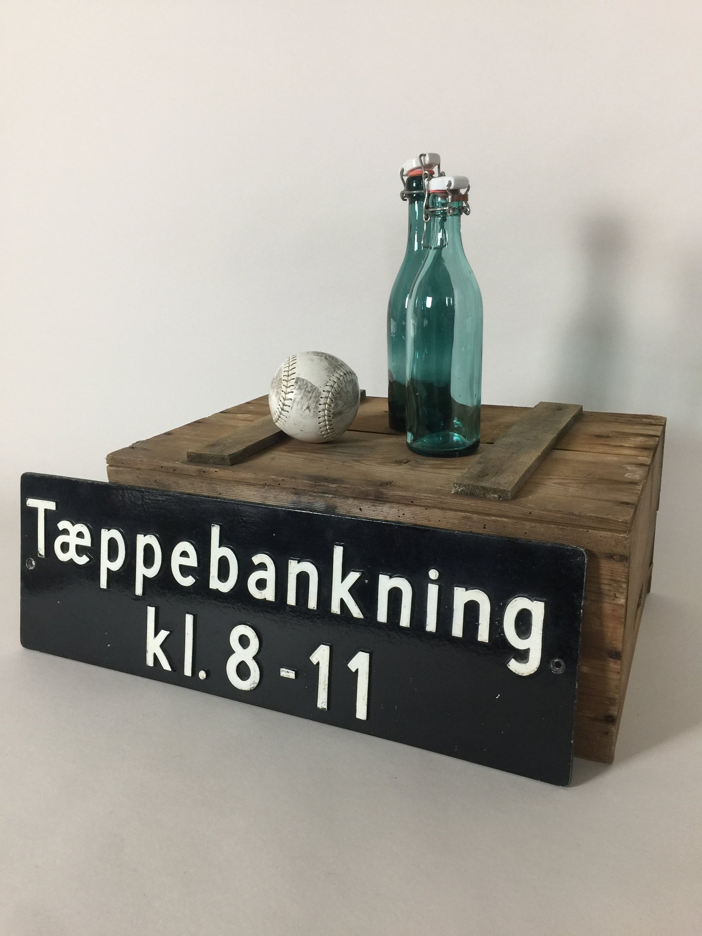Schönes altes Schild aus einer vergangenen Zeit
