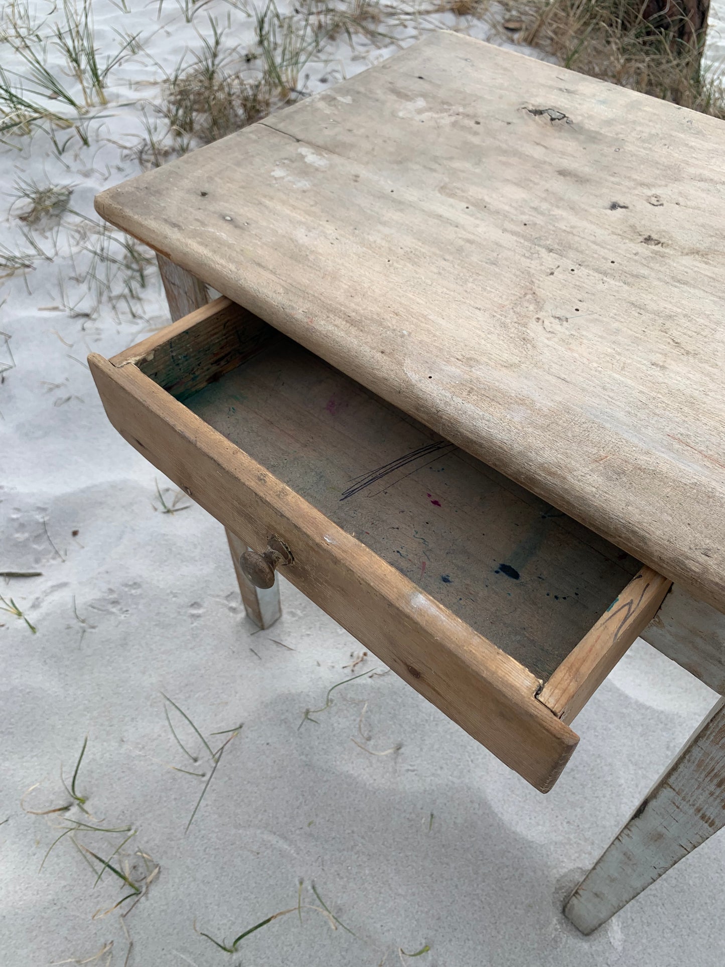 Französischer Kindertisch mit Schublade