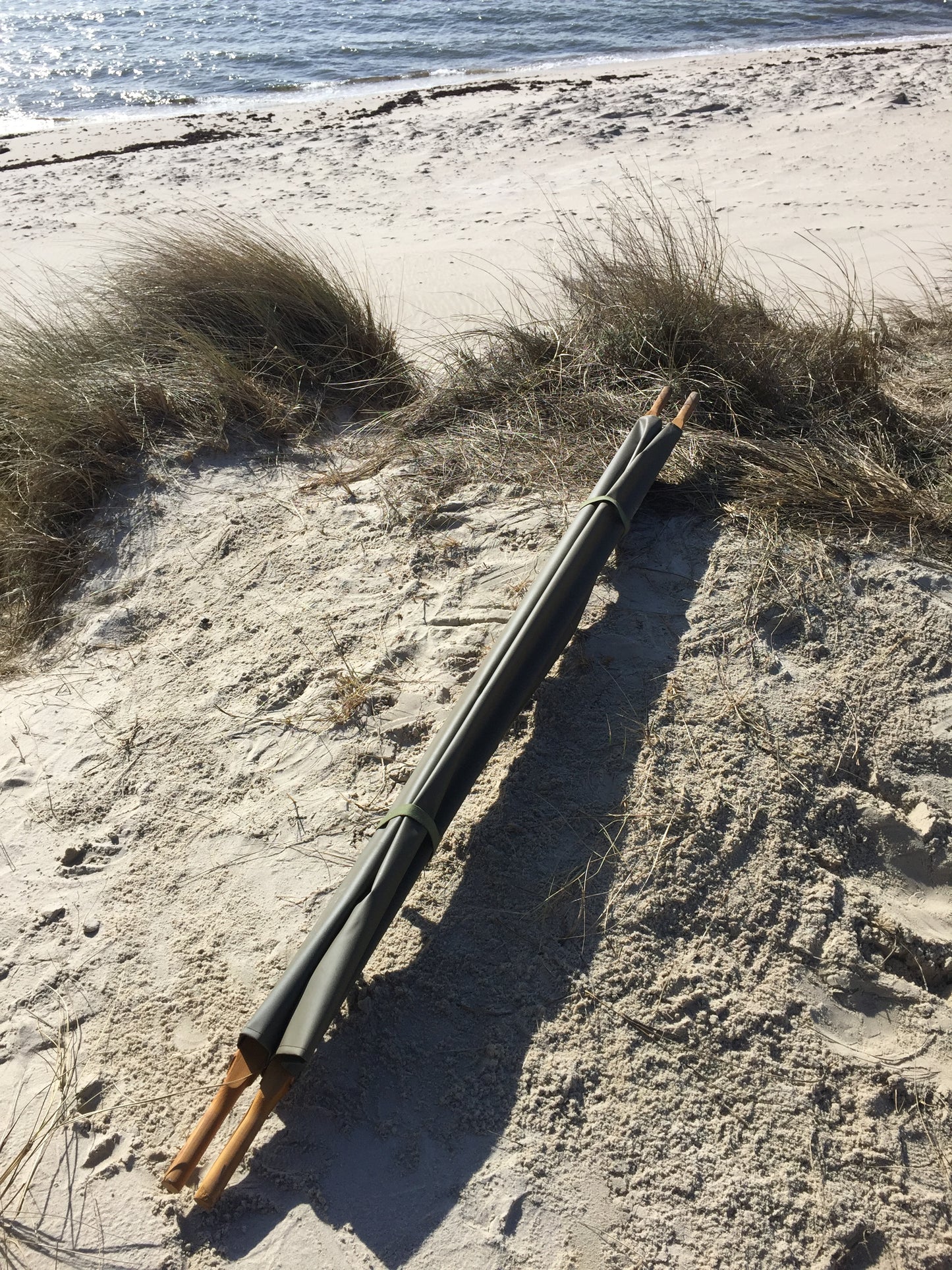 Lustige Trage mit Holzgriff und Metallbeinen