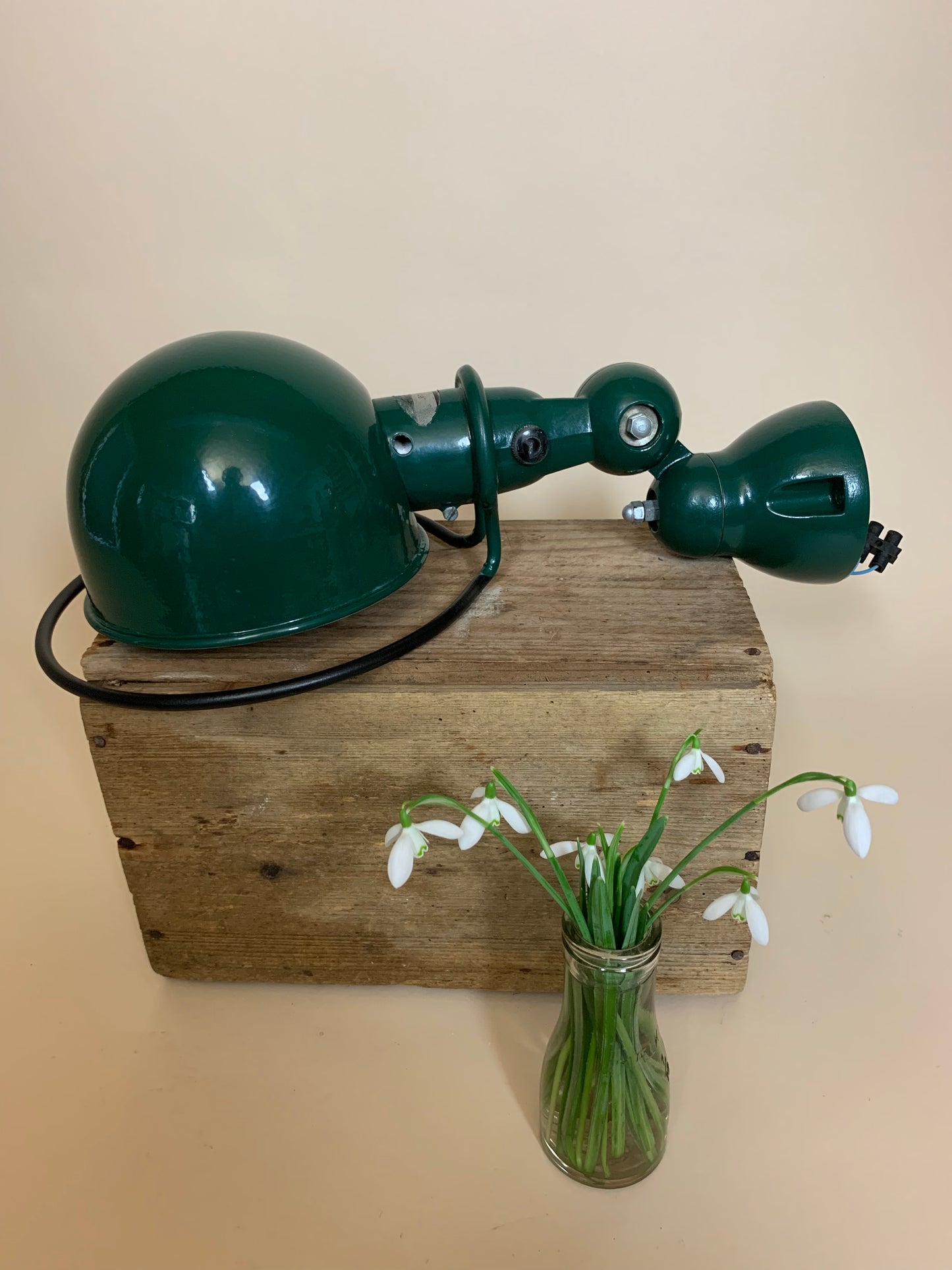 Grüne Jieldé-Wandlampe