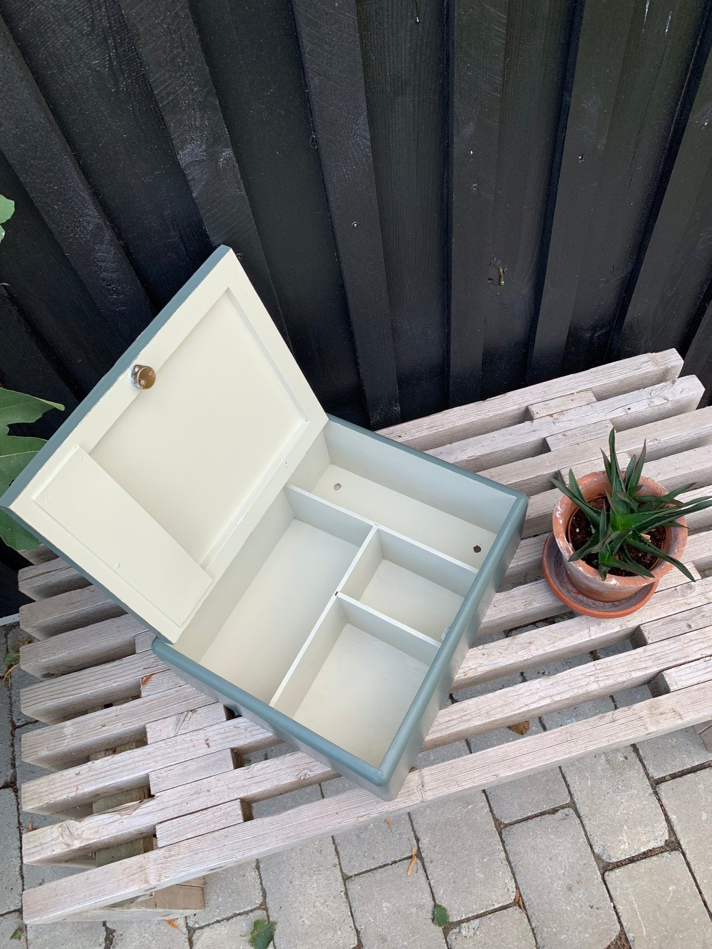 Medizinschrank in schöner blau/grüner Farbe