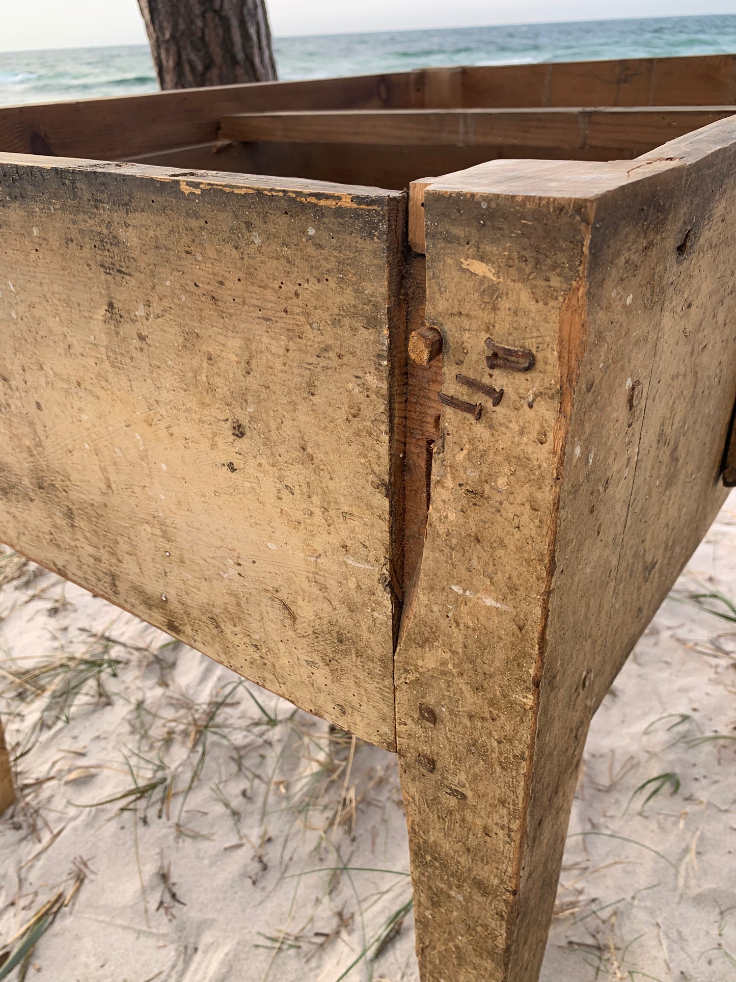 Tisch aus einer Bäckerei in Schweden