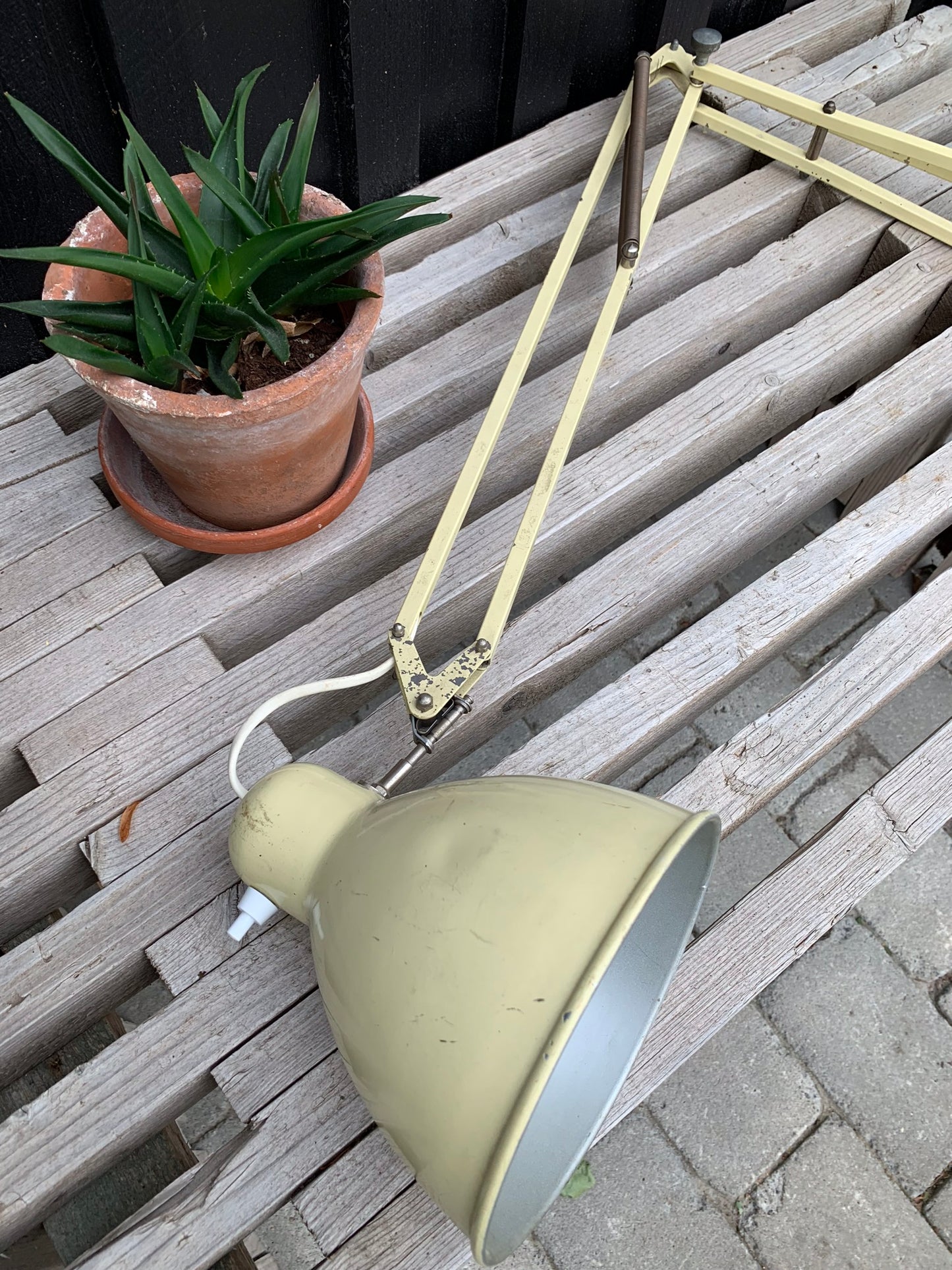Schöne alte Luxo-Lampe mit lustigen Details