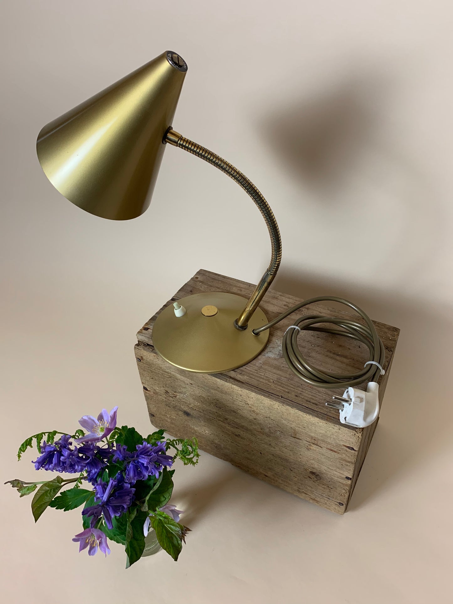 Helo Tischlampe aus Messing