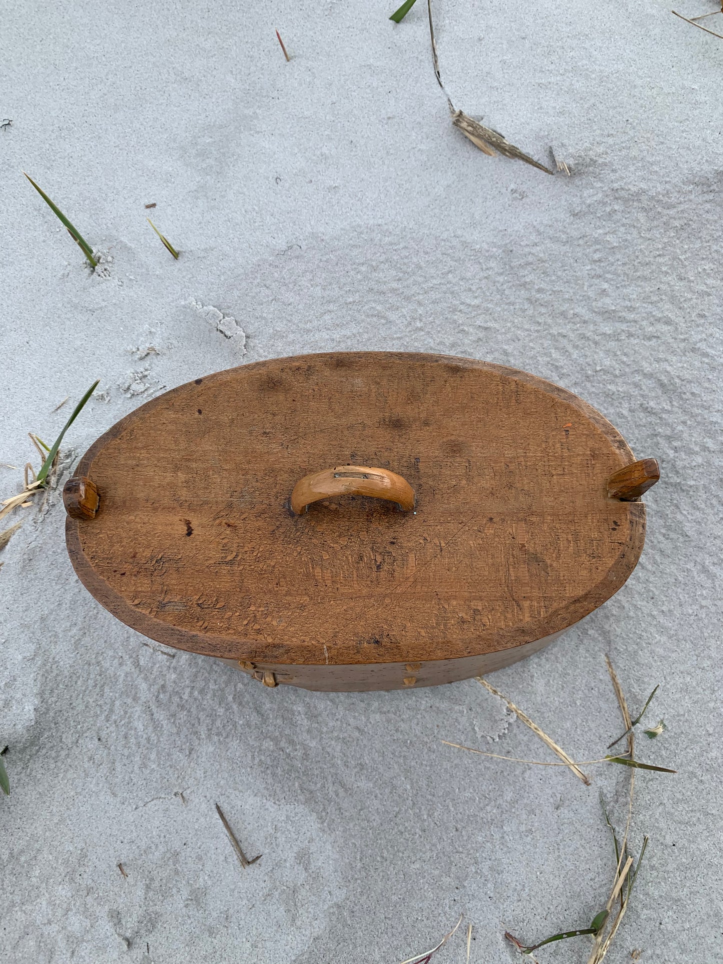 Holzkiste mit Deckel