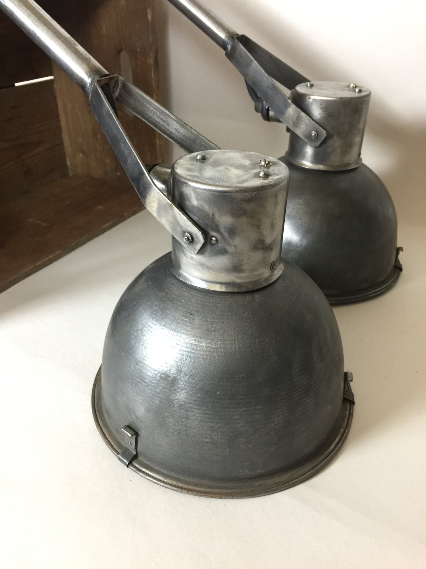 Schöne Lampe mit schöner Patina (der Preis gilt pro Stück)