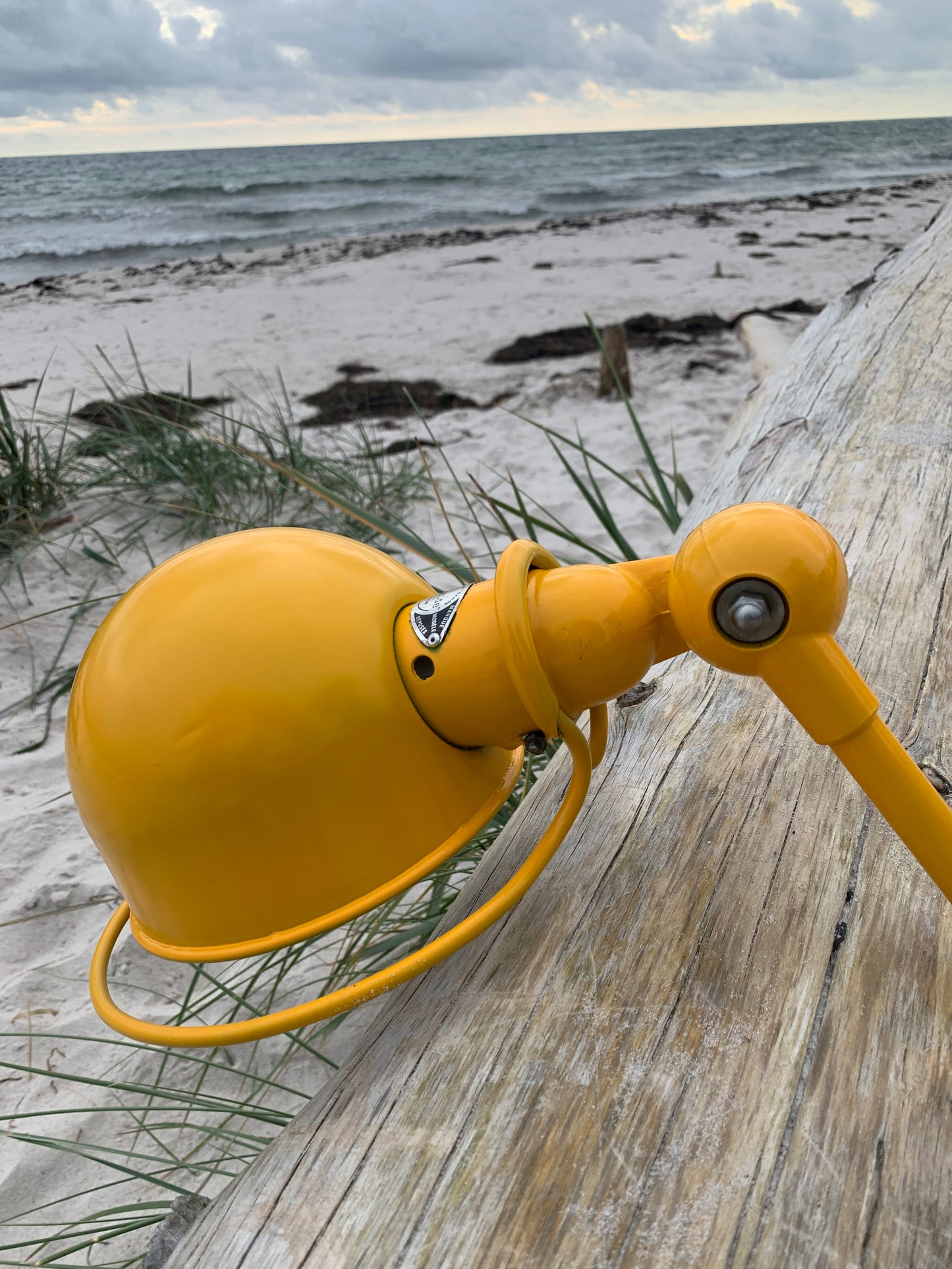Gelbe Jieldé-Lampe mit 1 Arm und Tischbefestigung