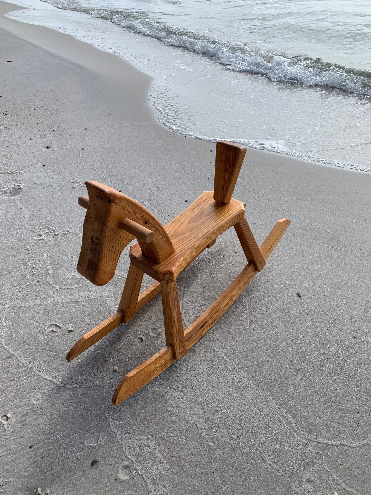 Schaukelpferd aus Holz
