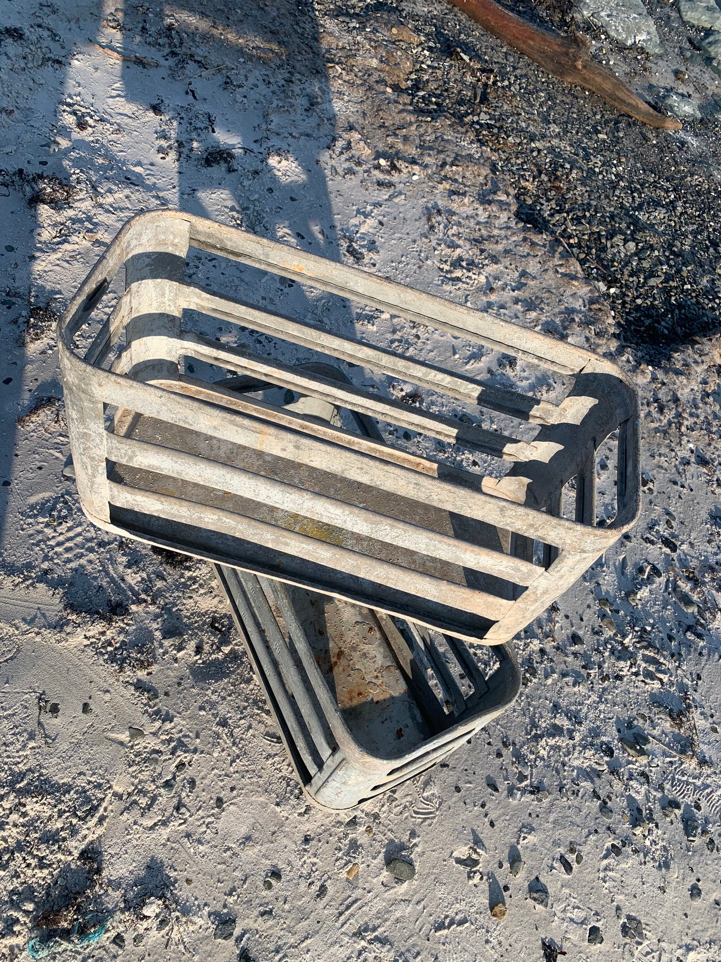 Rohes und robustes Metallgehäuse - Der Preis ist pro STCK.