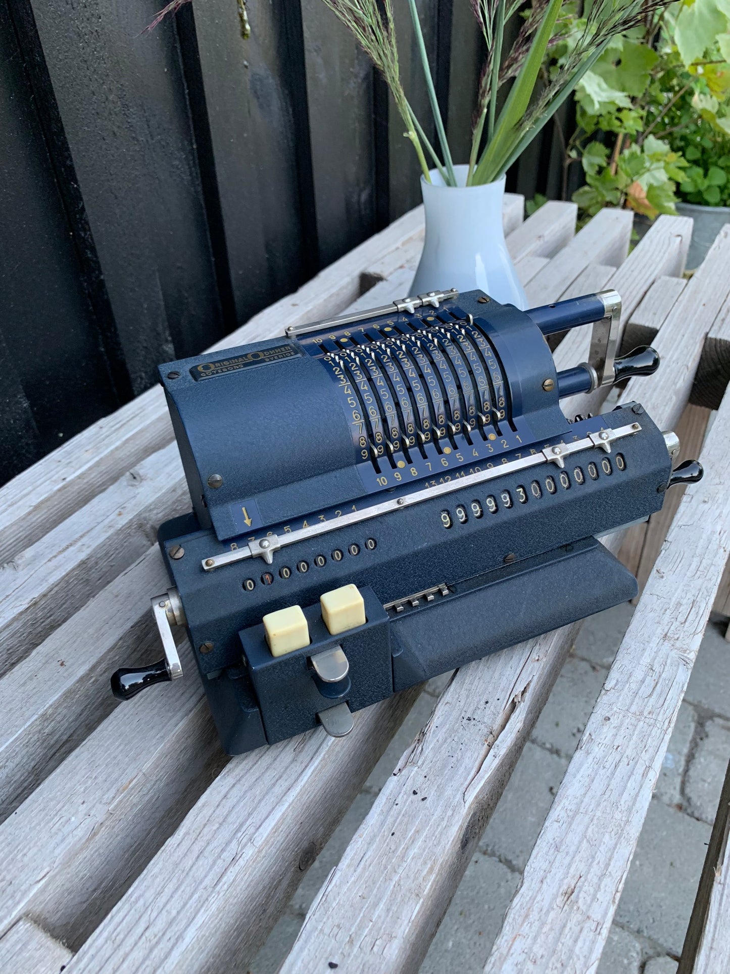 Schöner alter mechanischer Taschenrechner