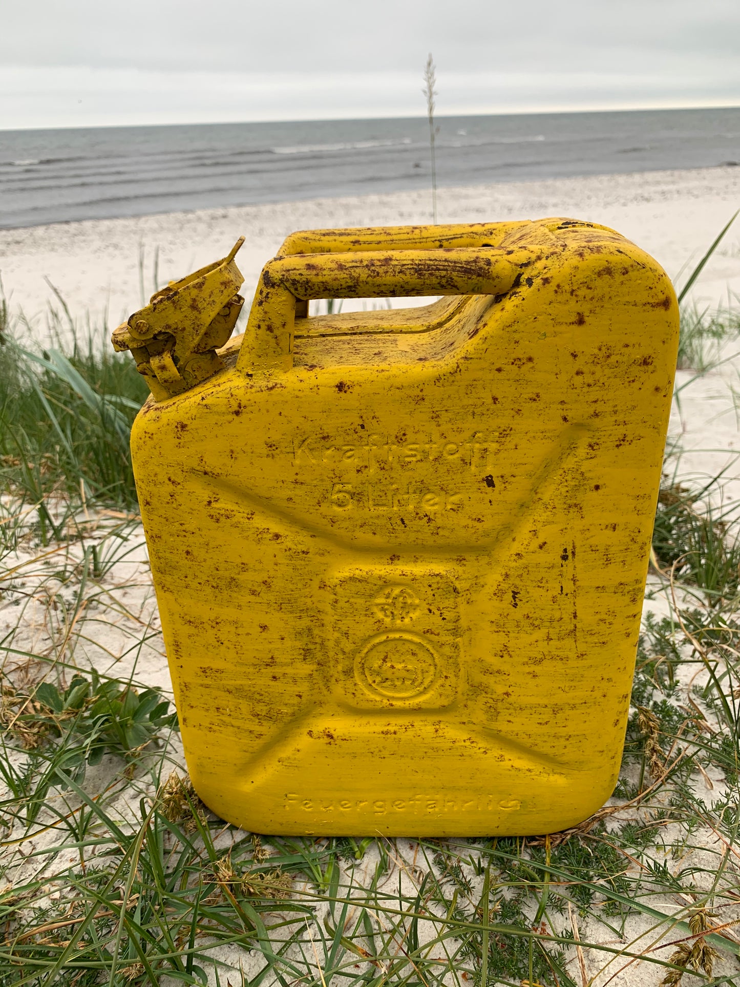 Kleiner gelber Benzinkanister