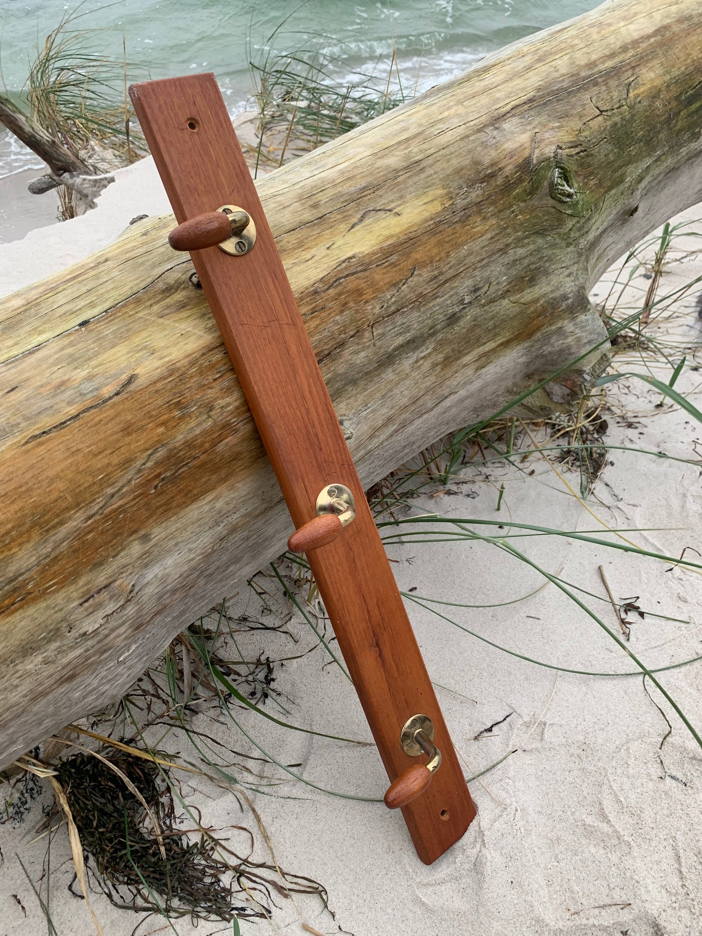 Kleiderständer aus Teakholz