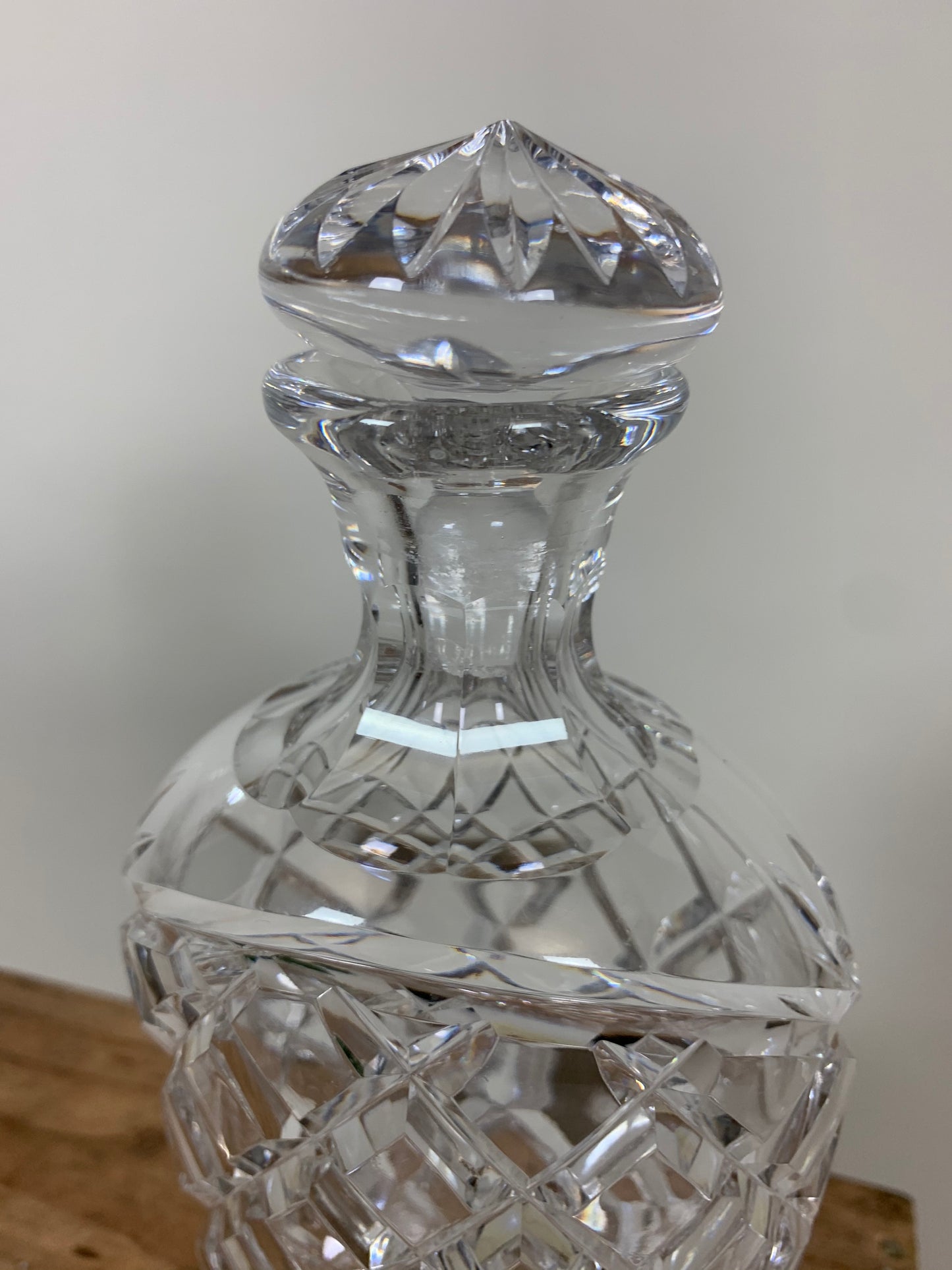 Karaffe mit Glasstopfen