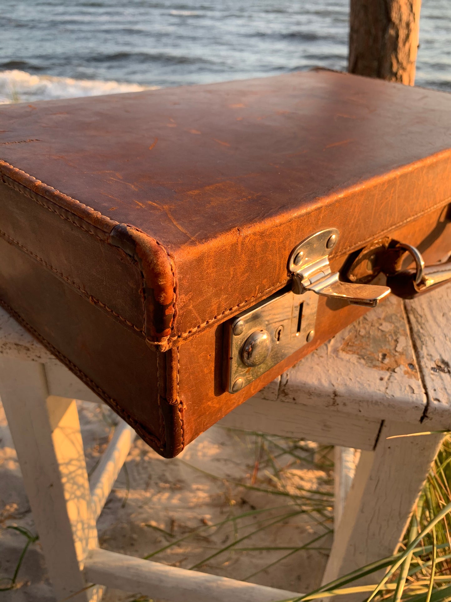 Koffer aus Leder mit viel Patina