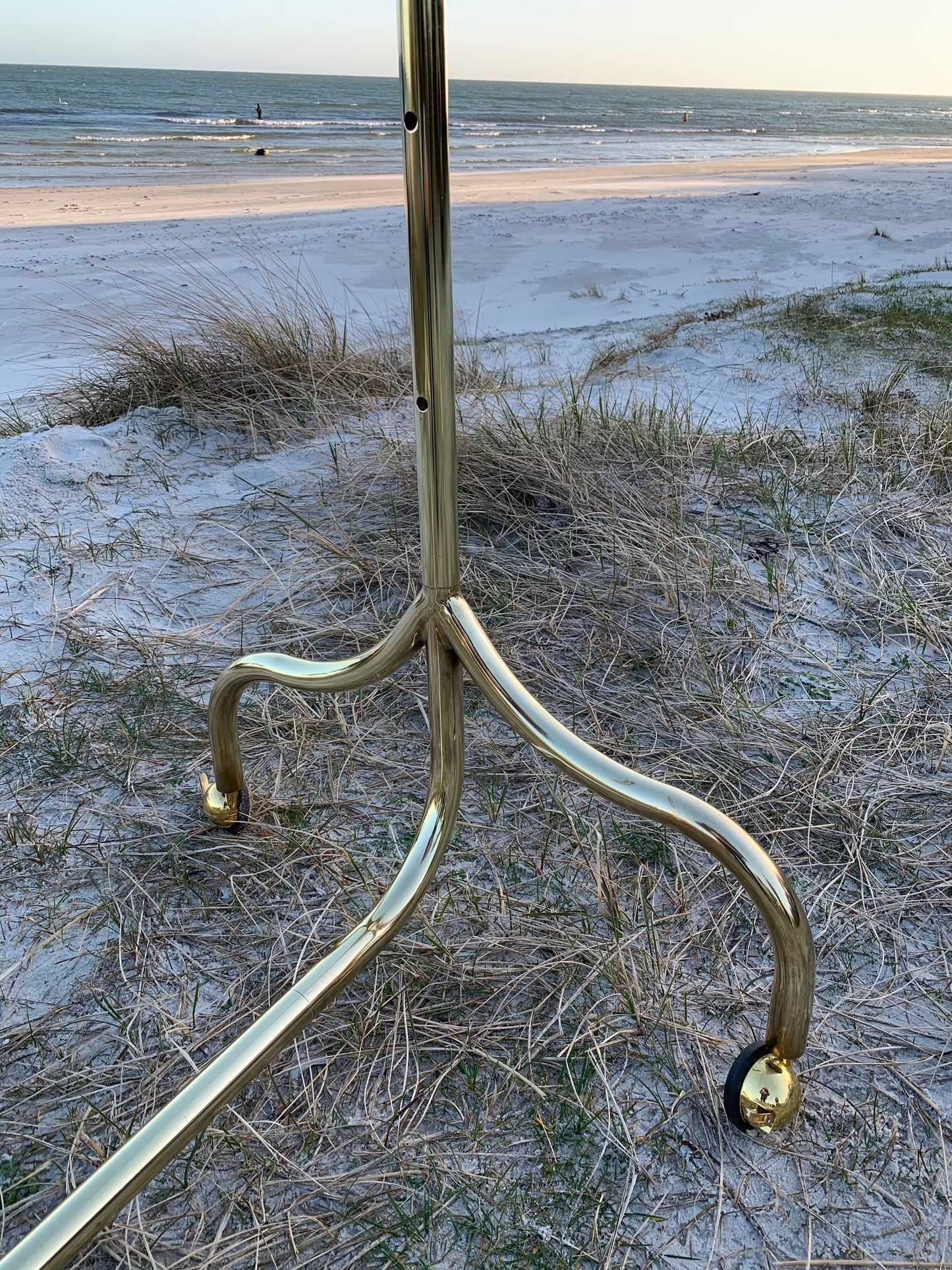 Großer Kleiderständer aus Messing mit Rädern (Der Preis gilt für den großen Kleiderständer auf den Bildern)