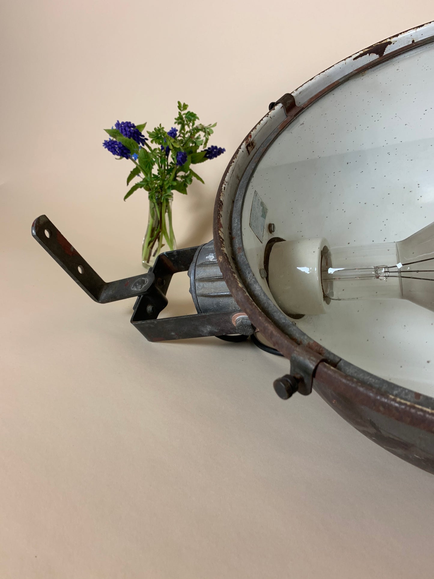 Großer Rohprojektor mit viel Patina