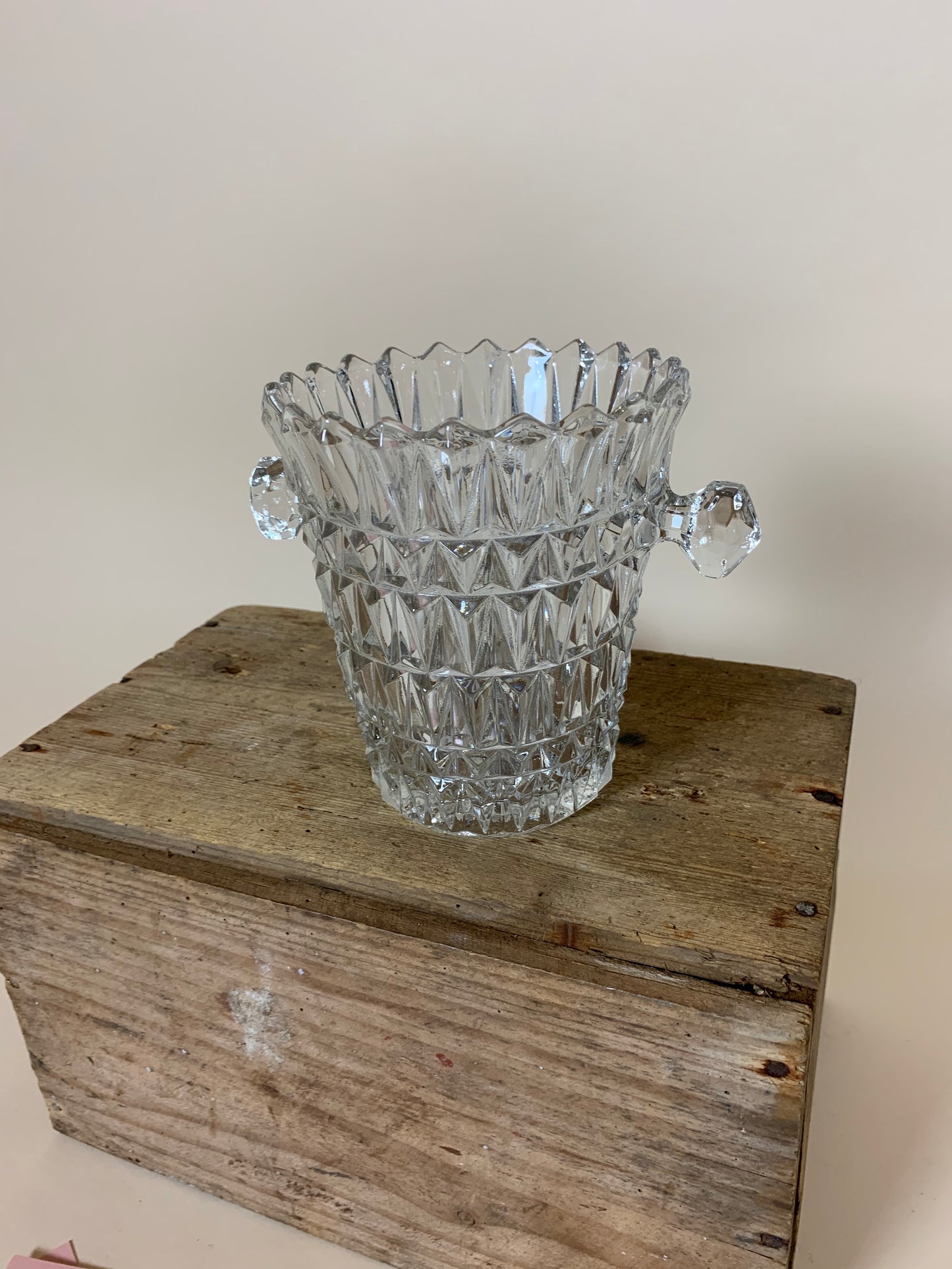 Eiskübel aus Glas mit Muster und Ohren