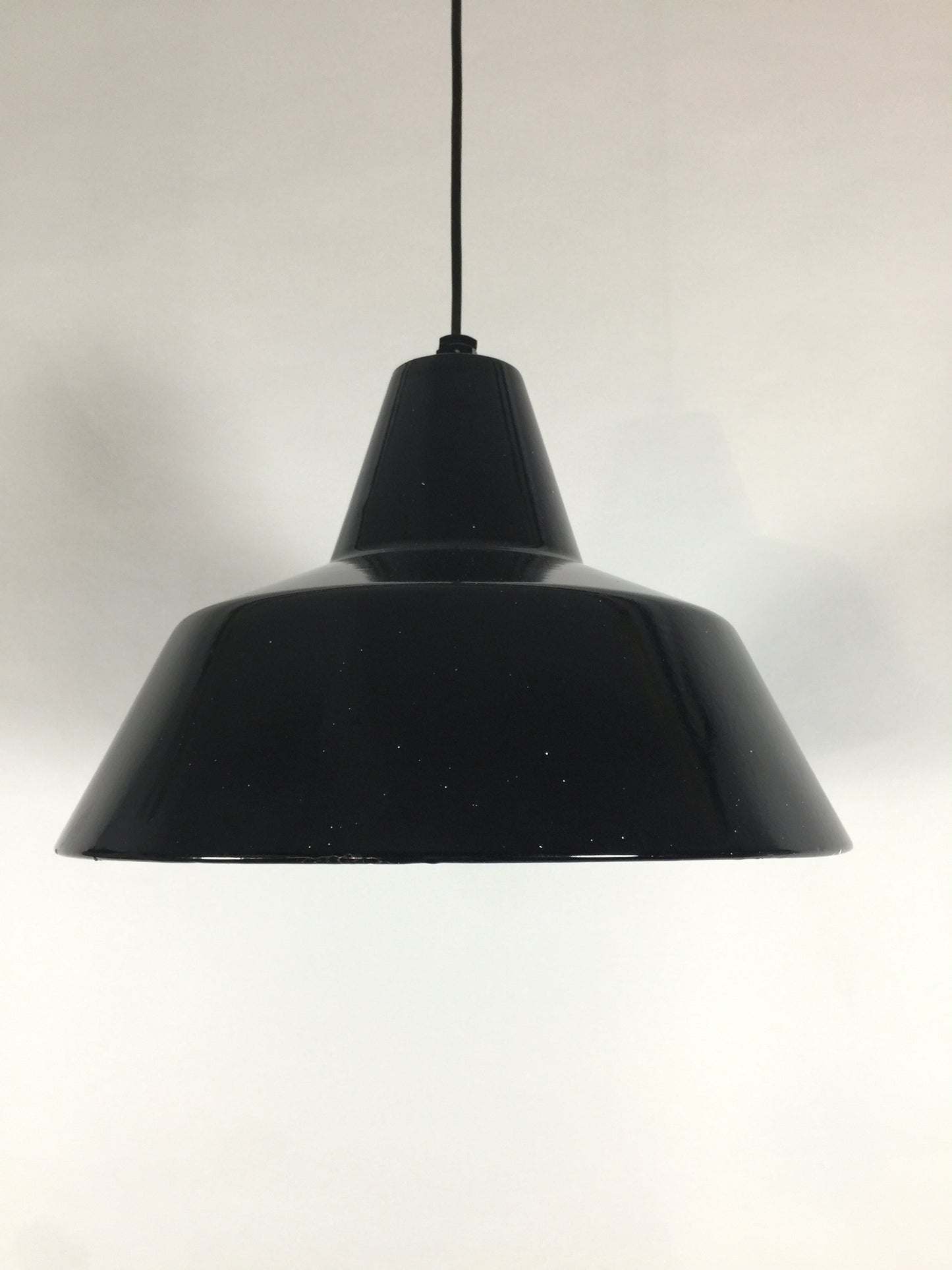 Schöne und klassische Werkstattlampe