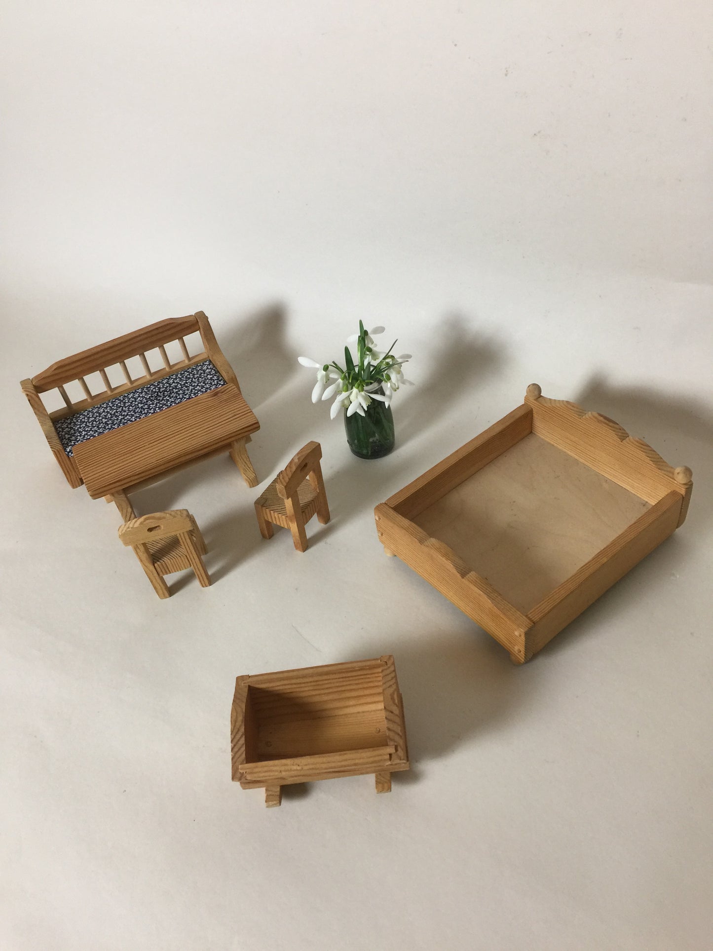Puppenstubenmöbel (zusammen verkauft)