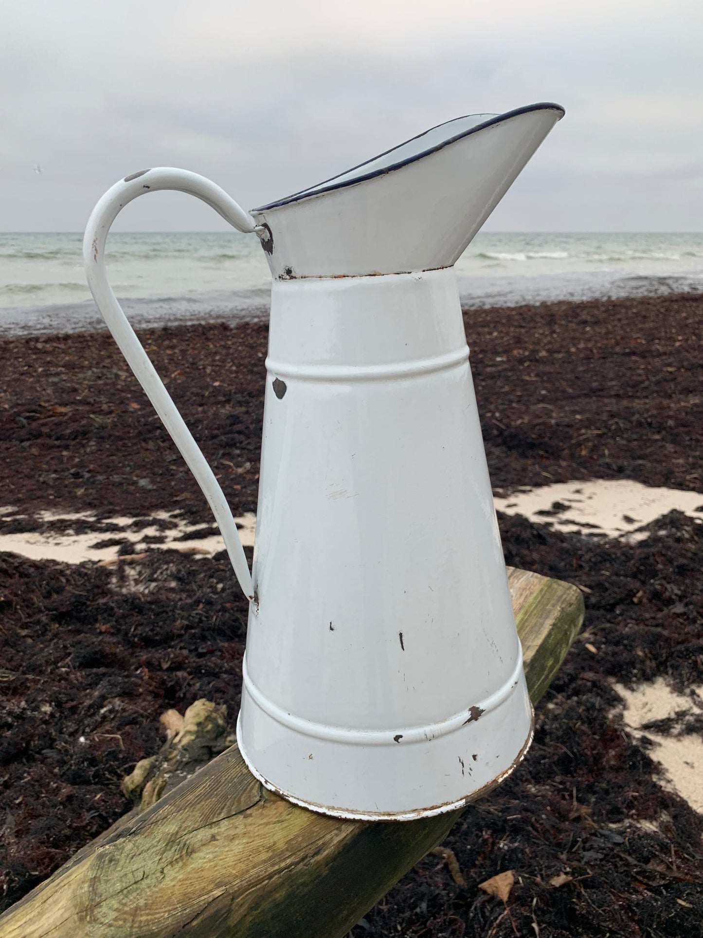 Französischer Emailkrug