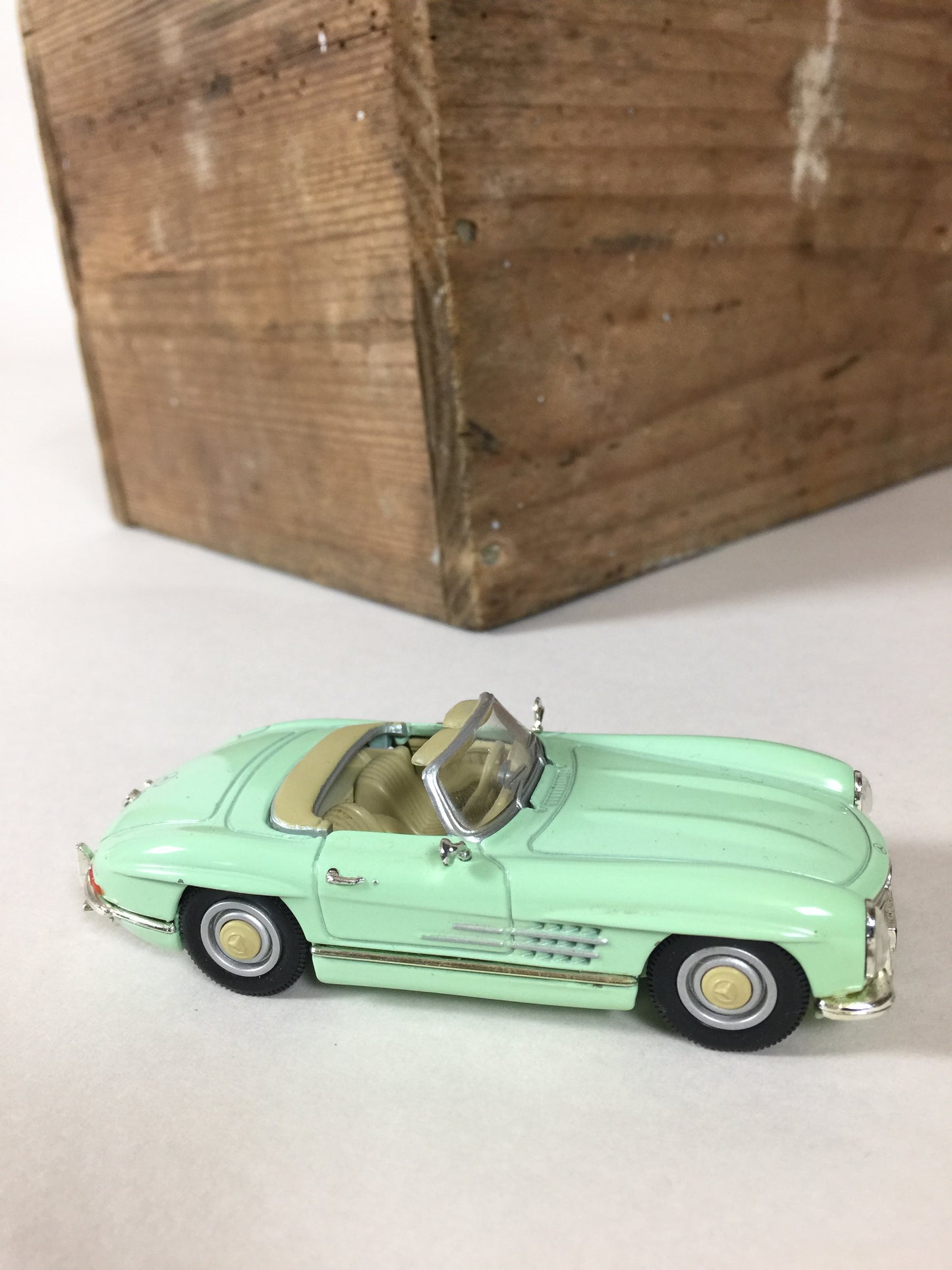 Schönes Mercedes 300 Corgi Modellauto