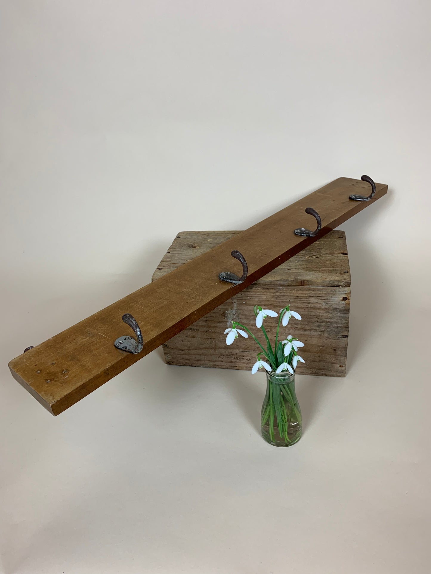 Holzhaken mit vier Haken
