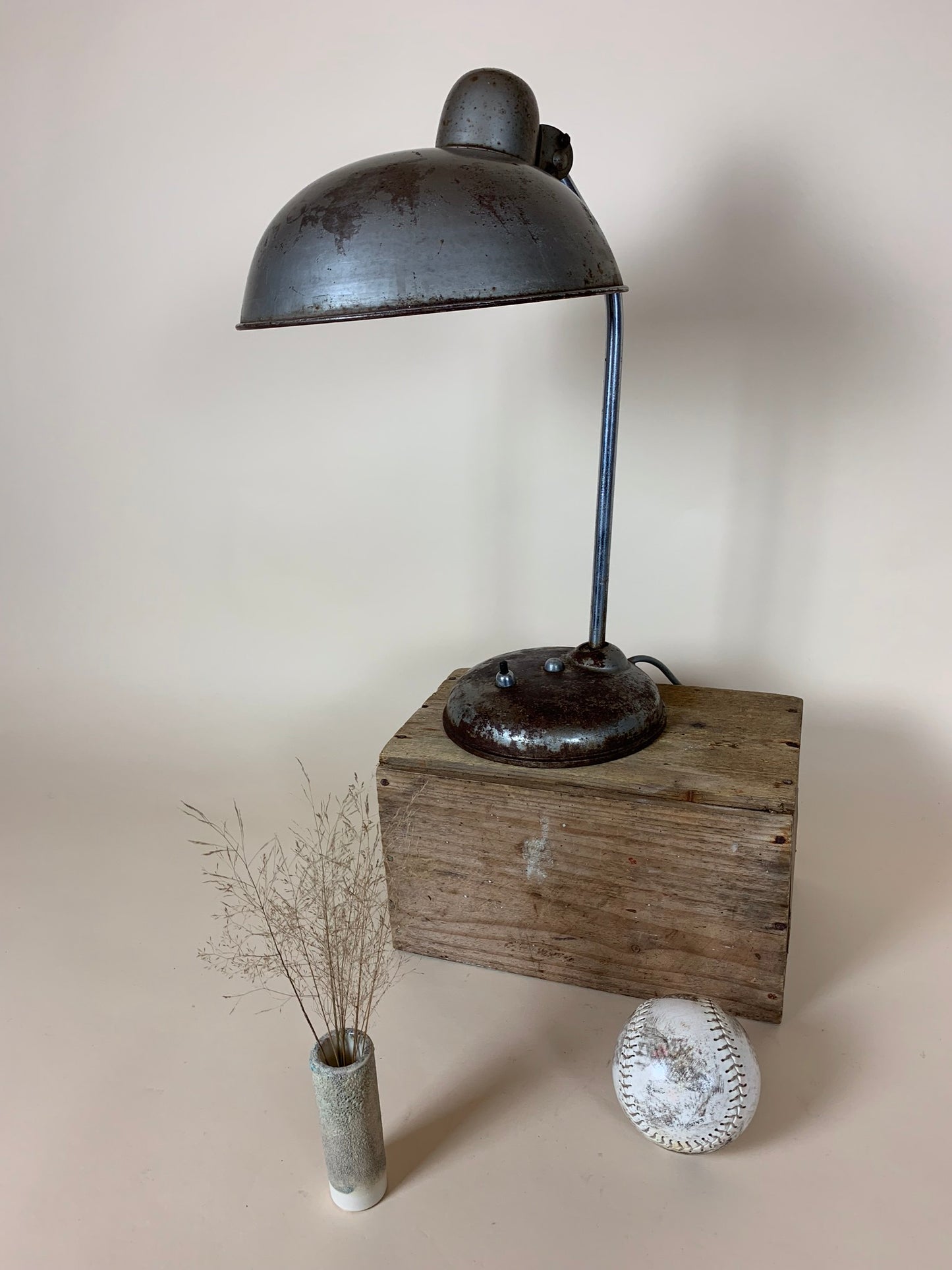 Helo Tischlampe mit viel schöner Patina