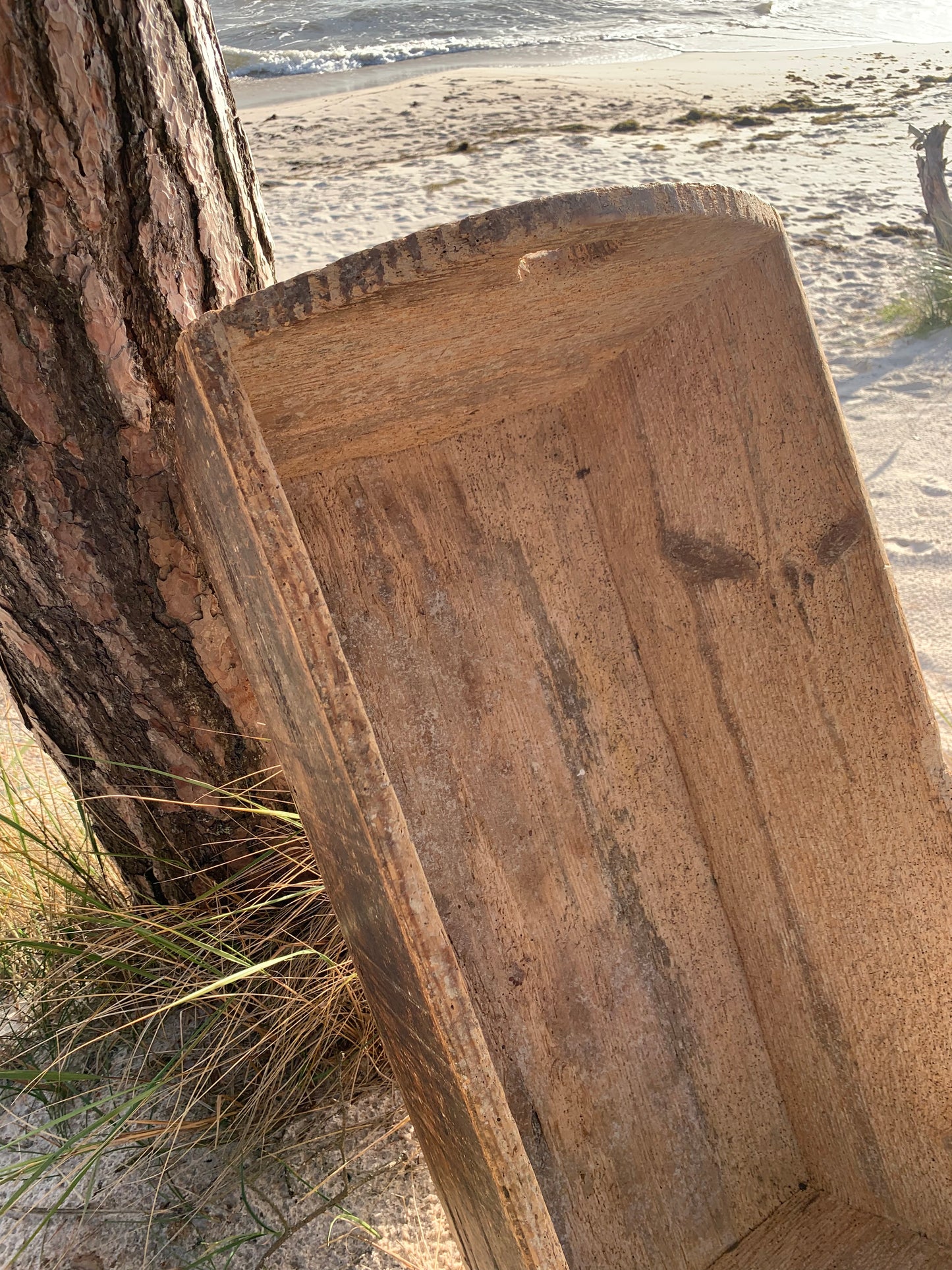 Große Holzkiste mit Tragegriff