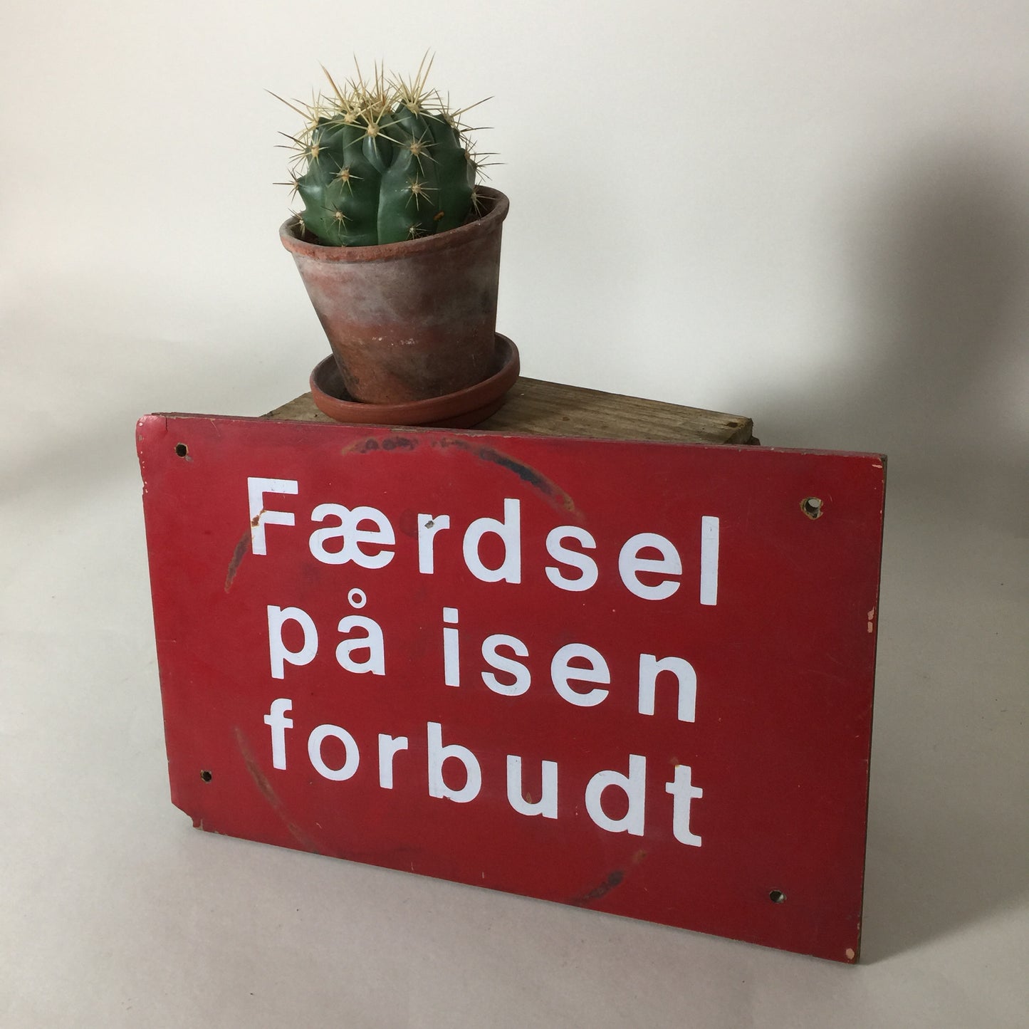 Lustiges altes Holzschild