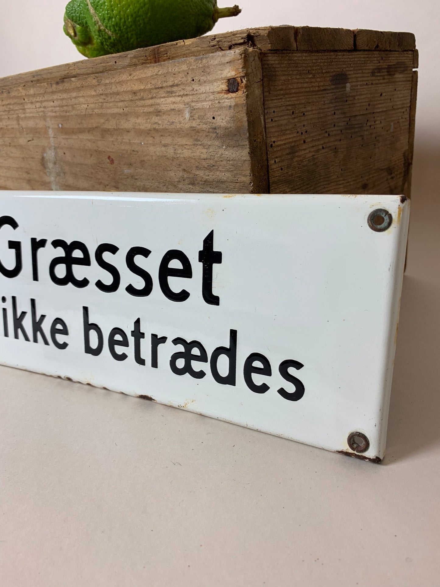 Schönes altes Emailschild