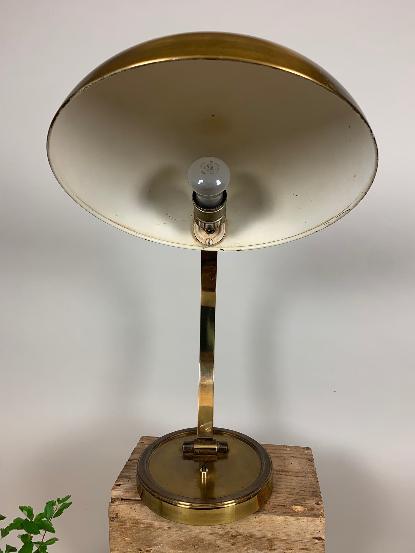 Gecos Tischlampe aus Messing