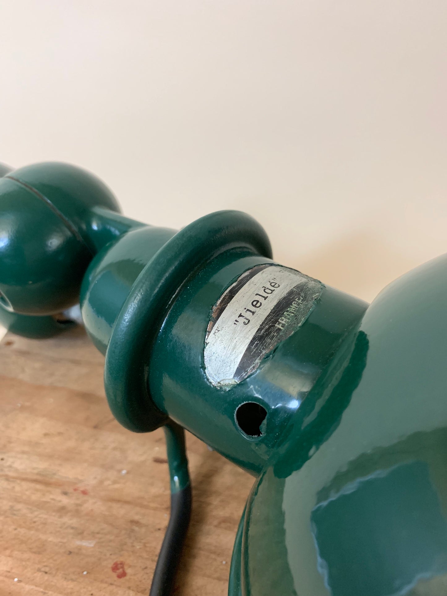 Grüne Jieldé-Wandlampe