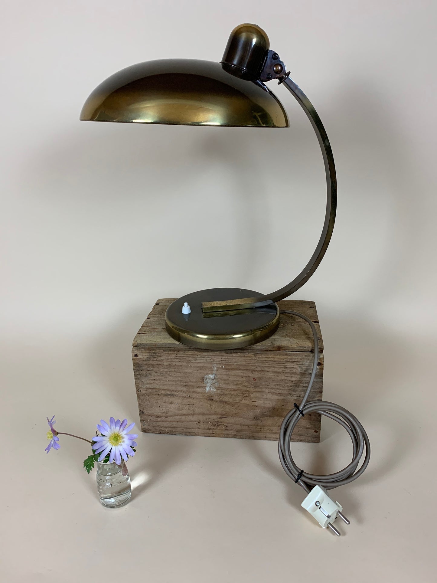 Christian Dell 6750 Tischlampe aus dunkel poliertem Messing