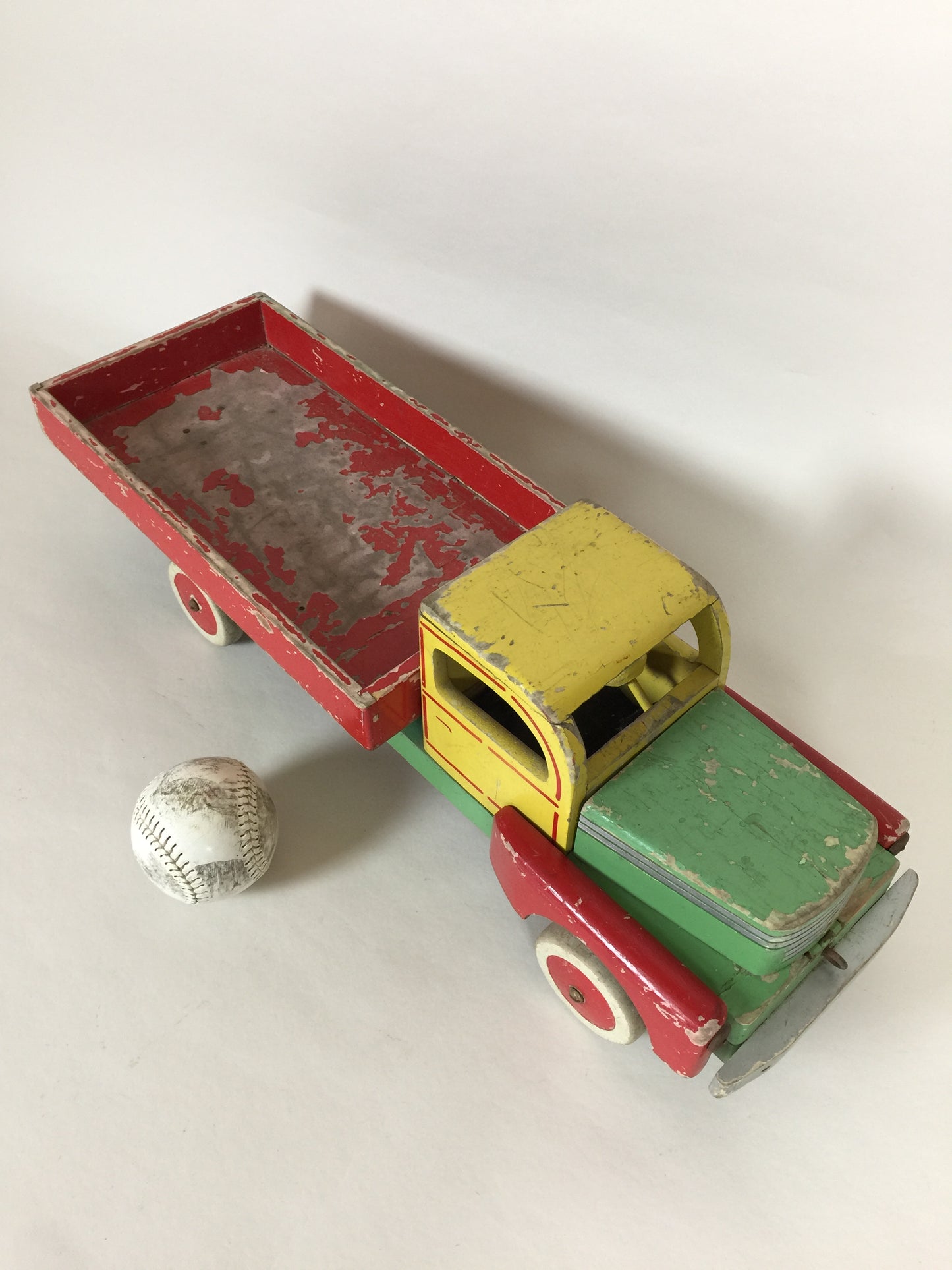 Schönes altes Spielzeugauto