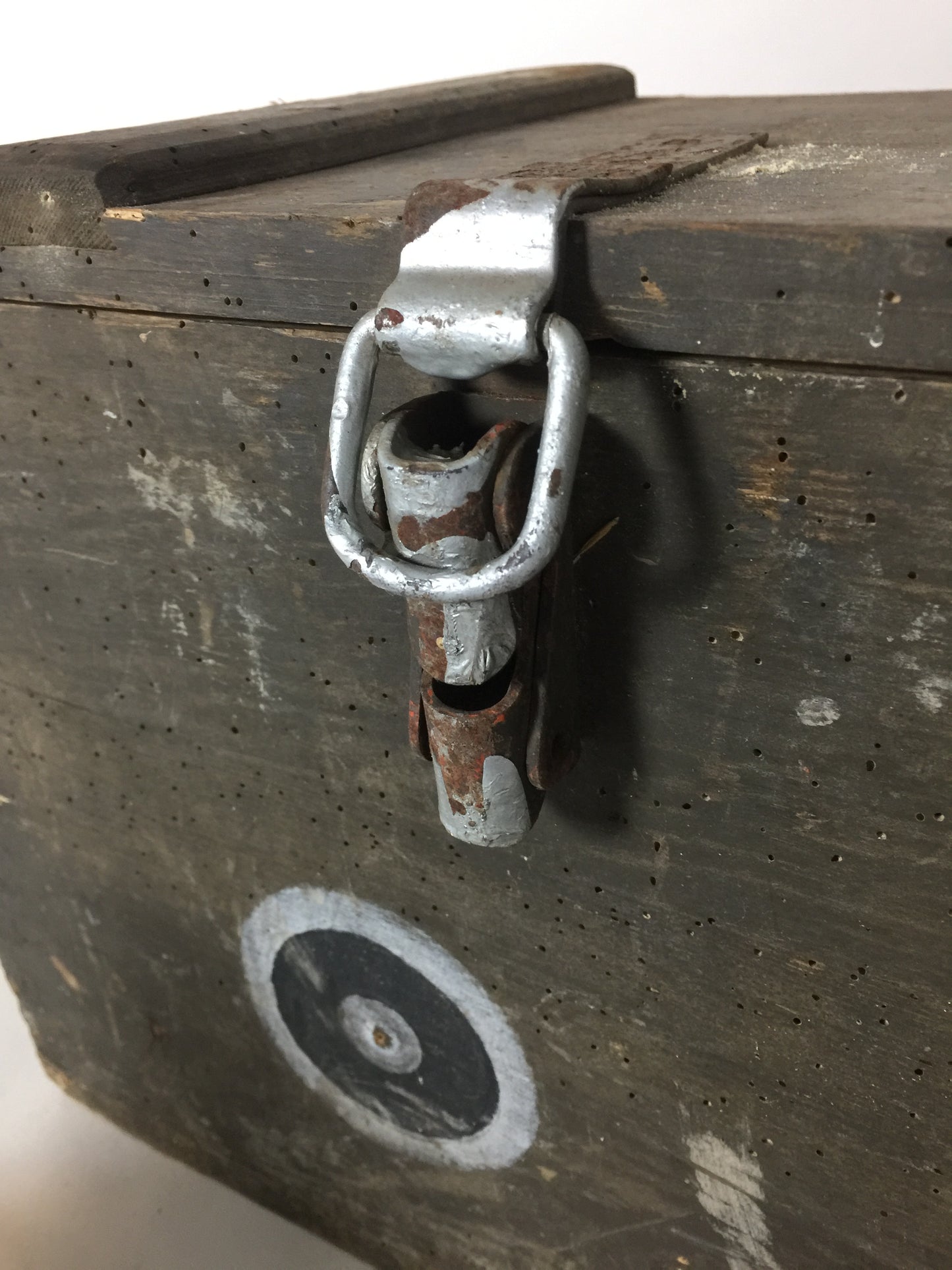 Munitionskiste aus Holz mit Deckel und Griff