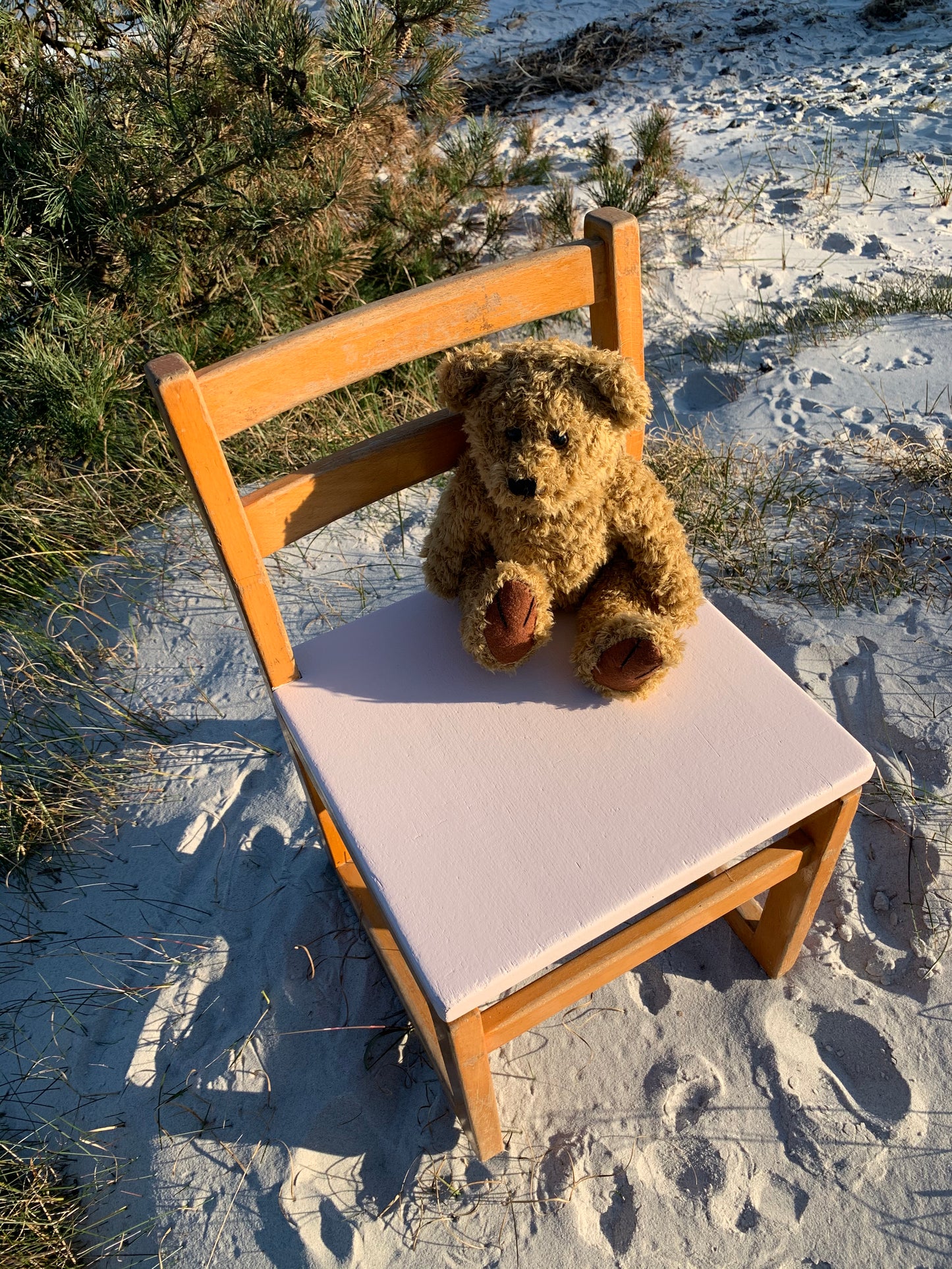Kinderstuhl aus Holz mit Sitzfläche in rosa - Der Preis gilt pro STCK.