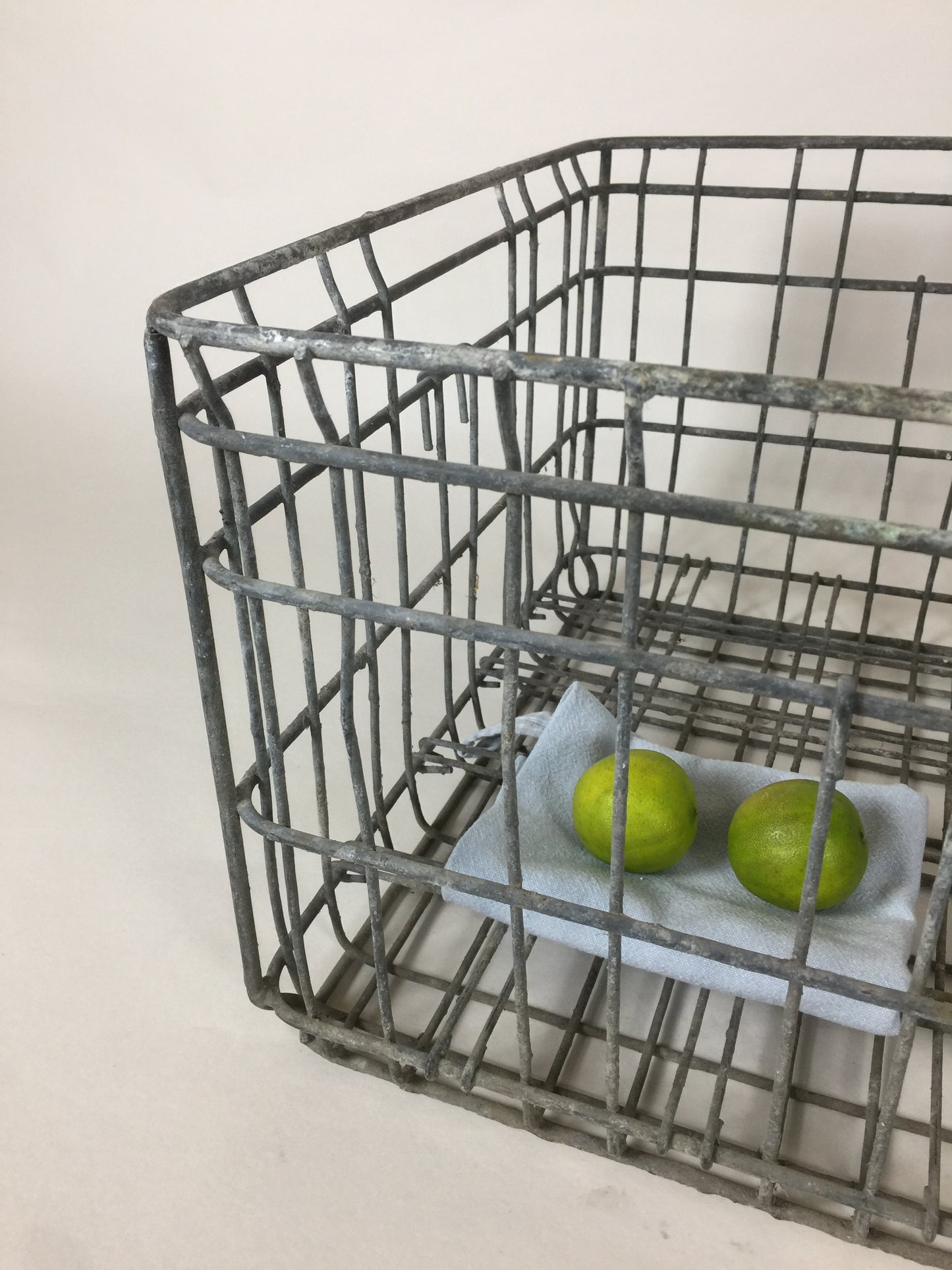 Wunderschöner Drahtkorb aus Metall