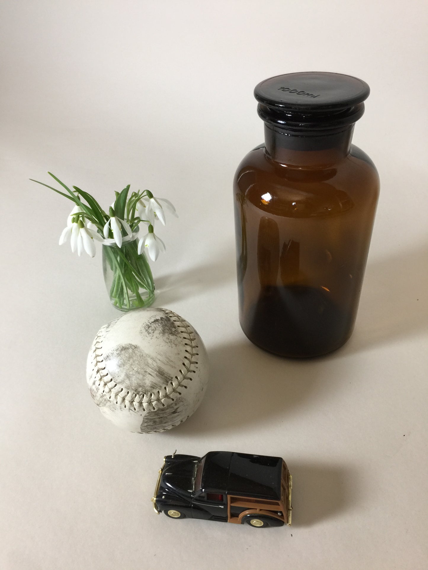 Schönes altes Apothekerglas mit Deckel