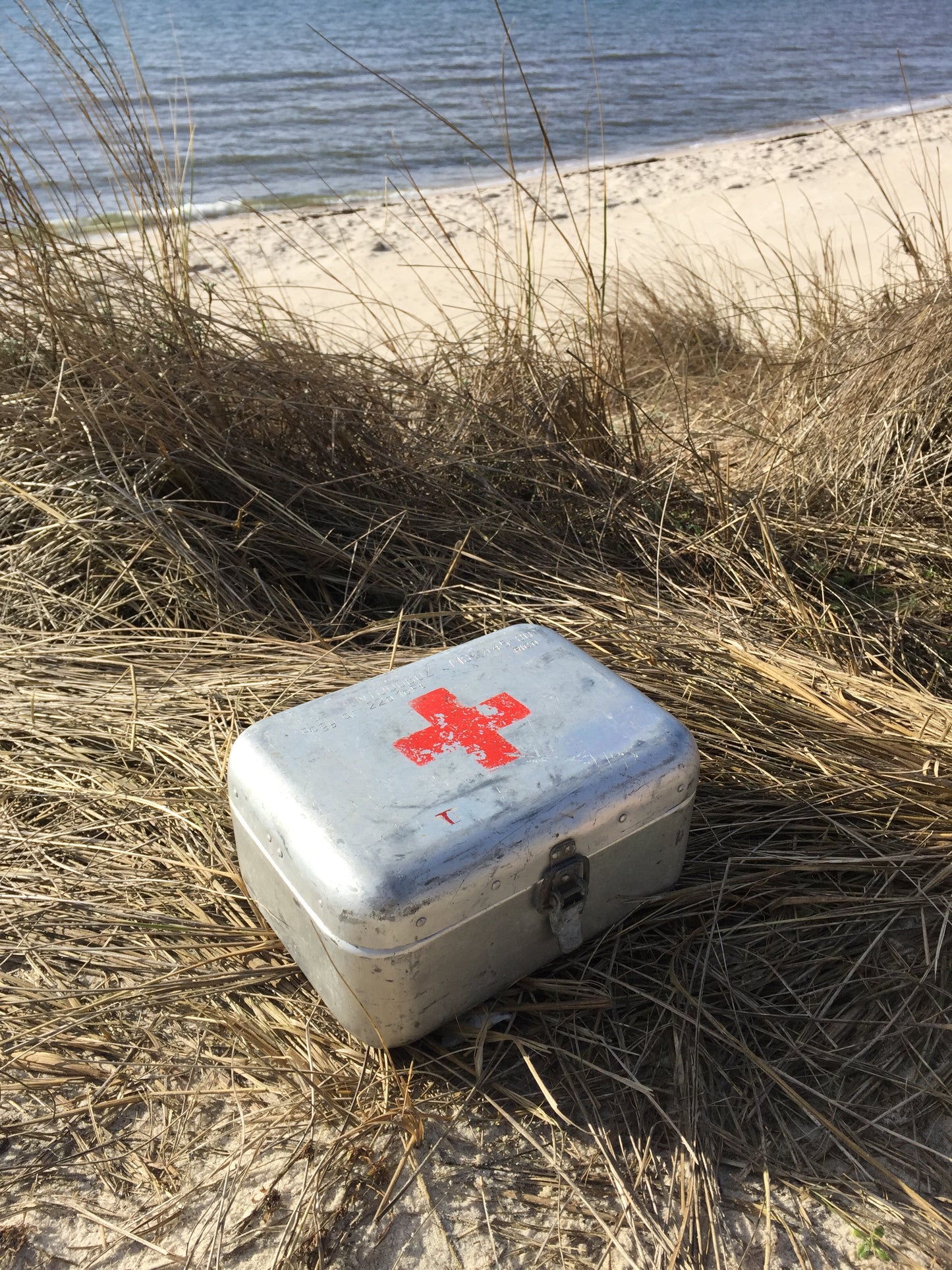 Rotkreuz-Box (mittleres Modell)