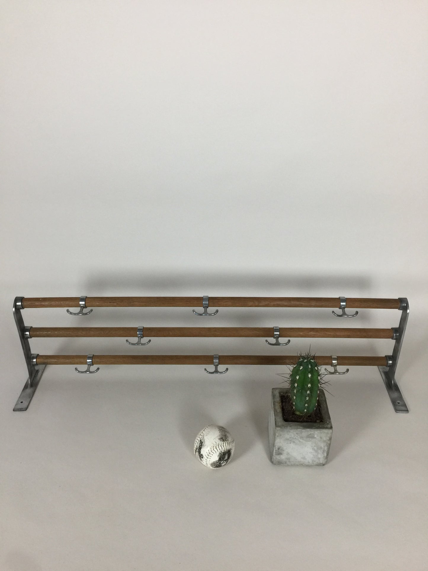 Schönes (und etwas raues) Hutregal