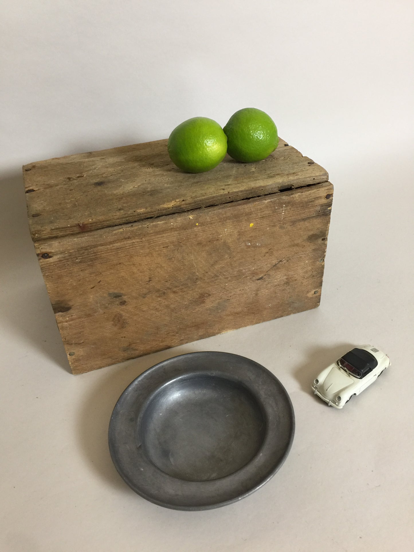 Schöne kleine Zinnschale