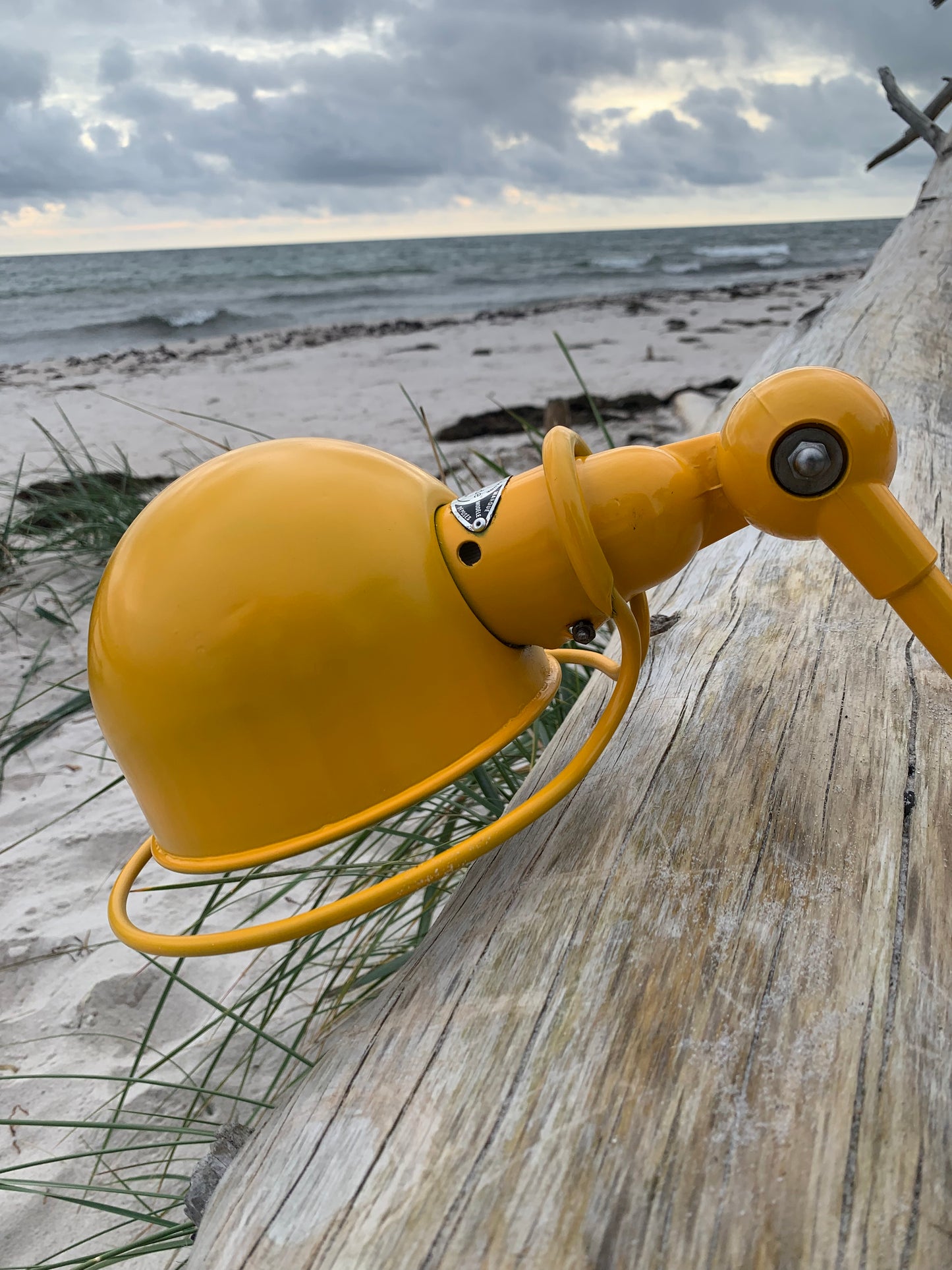 Gelbe Jieldé-Lampe mit 1 Arm und Tischbefestigung